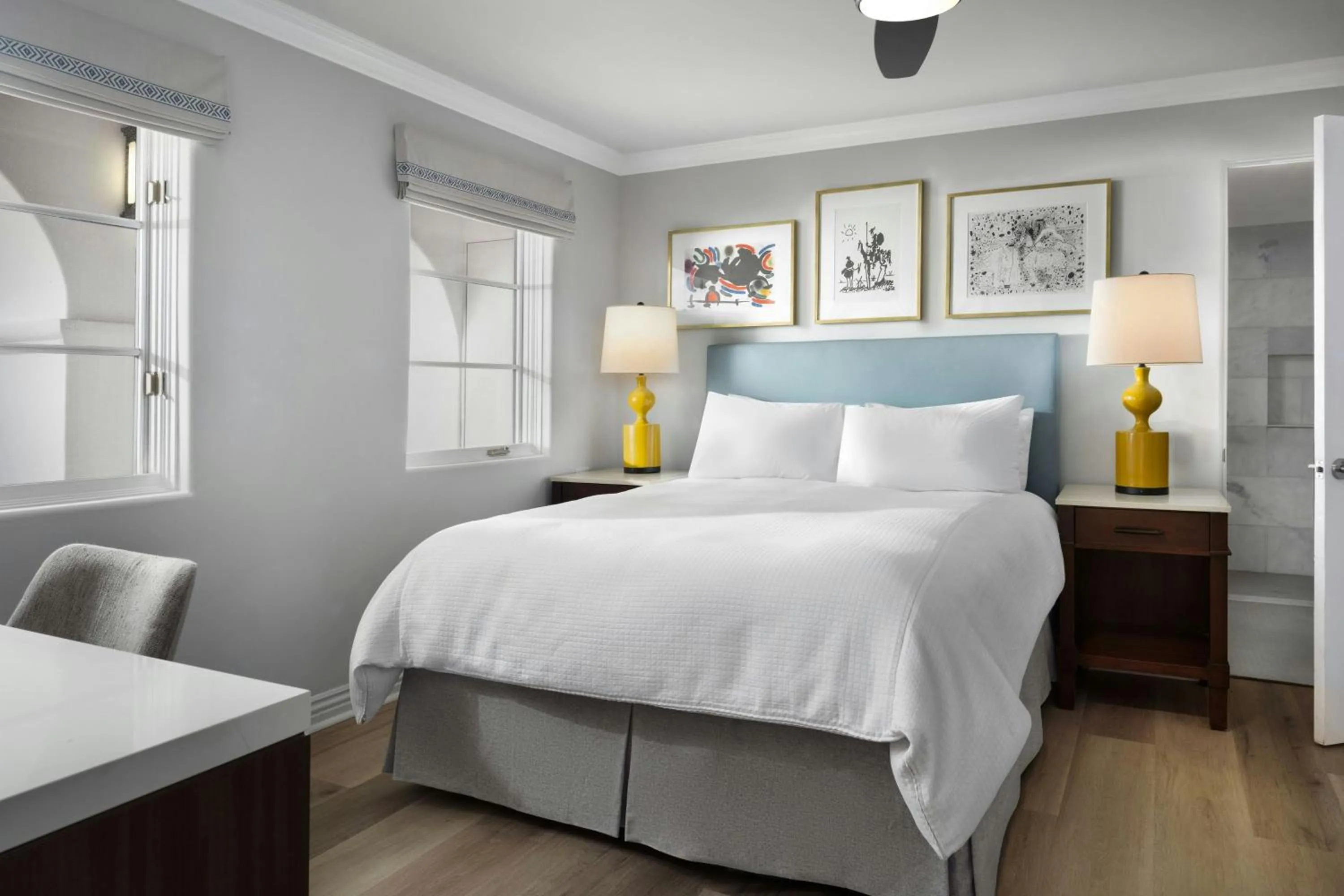 Classic Queen Room (No Resort Fees) in Triada Palm Springs, Autograph Collection