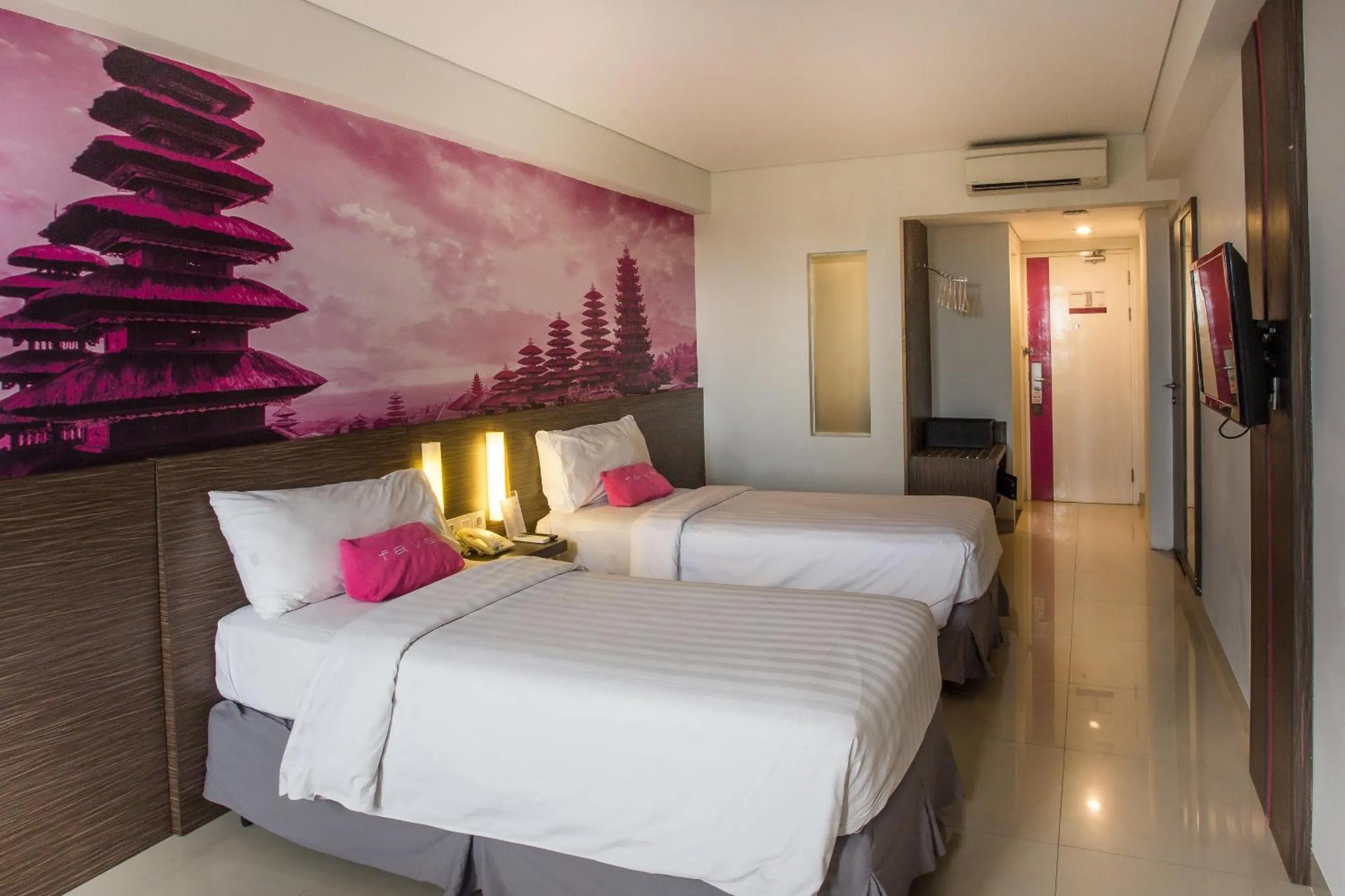 Deluxe Twin Room in favehotel Sunset Seminyak