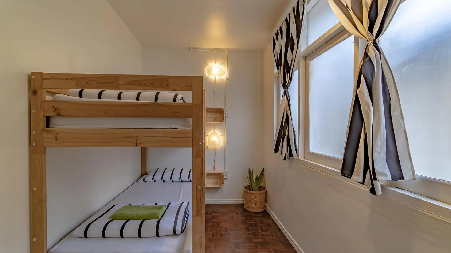 Twin Room with Shared Bathroom in Cooper