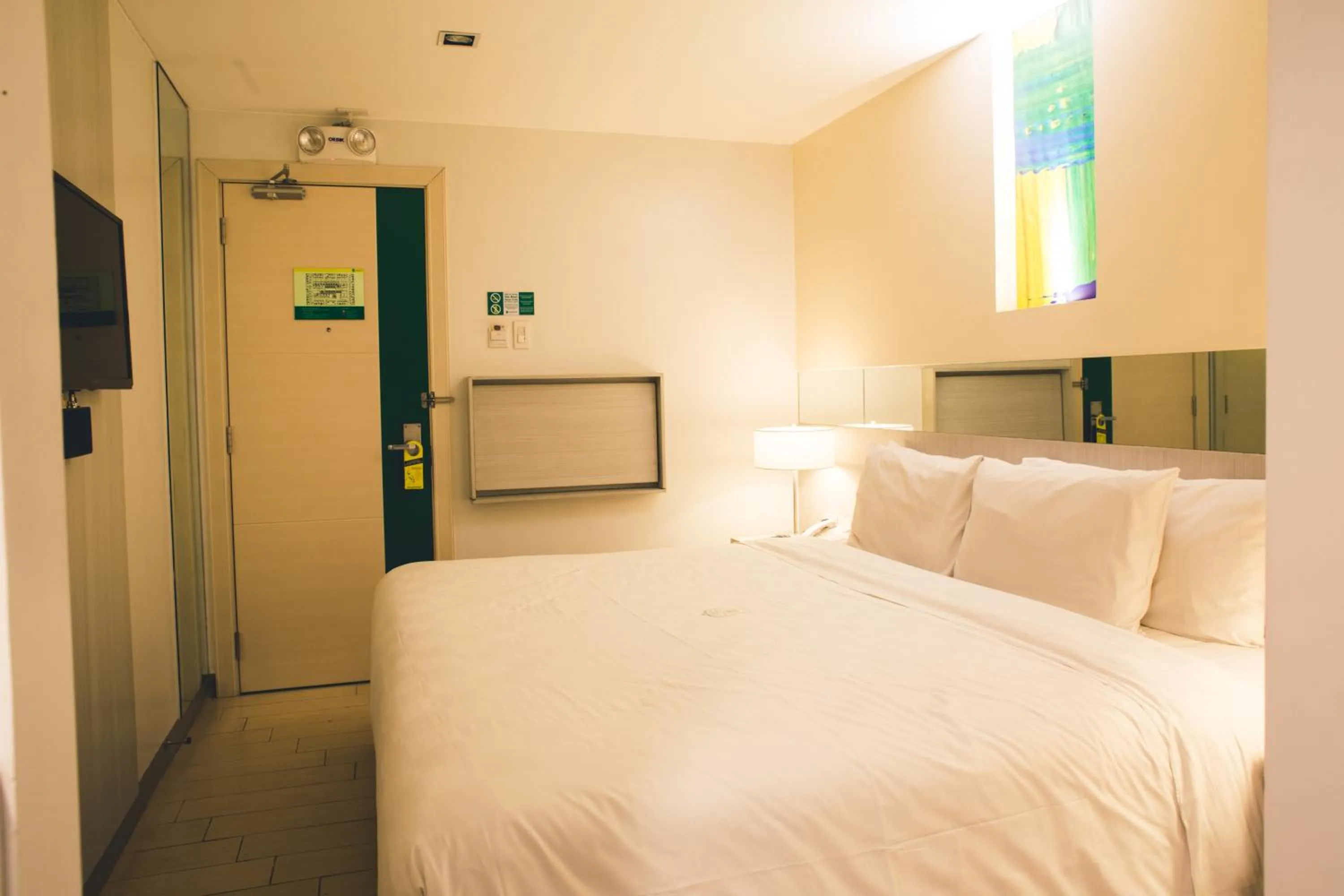 Queen Room in Go Hotels Ortigas Center