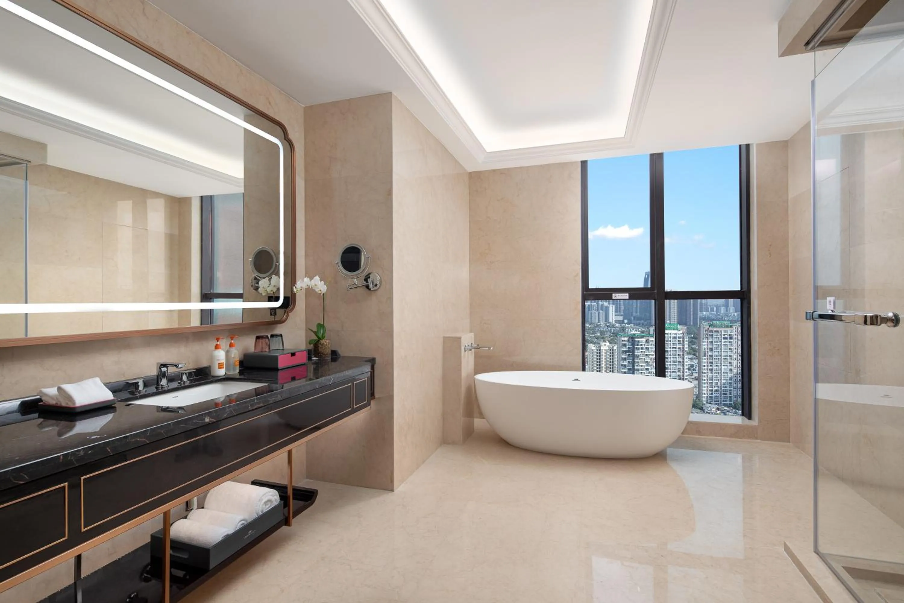 Premium King Room - Lounge Access in Crowne Plaza Chengdu Tianfu New Area by IHG