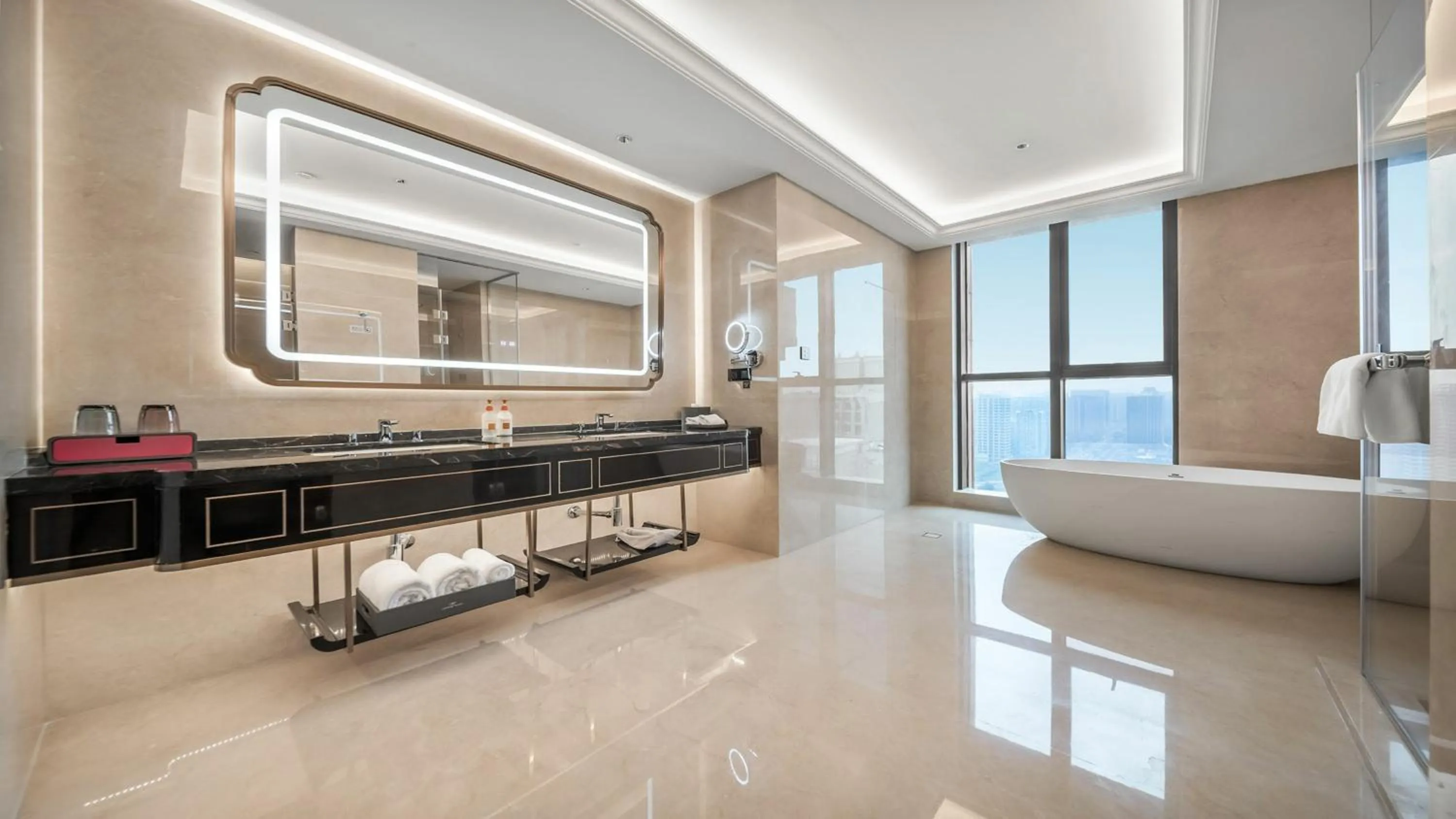 Two-Bedroom King Suite with DIning Area in Crowne Plaza Chengdu Tianfu New Area by IHG