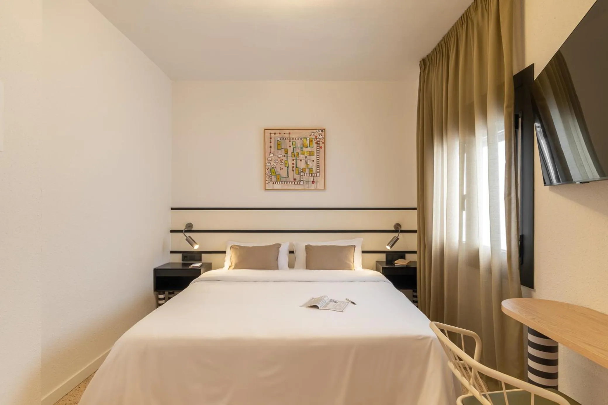 Standard Double Room in Hotel Robson - Smart Hotel