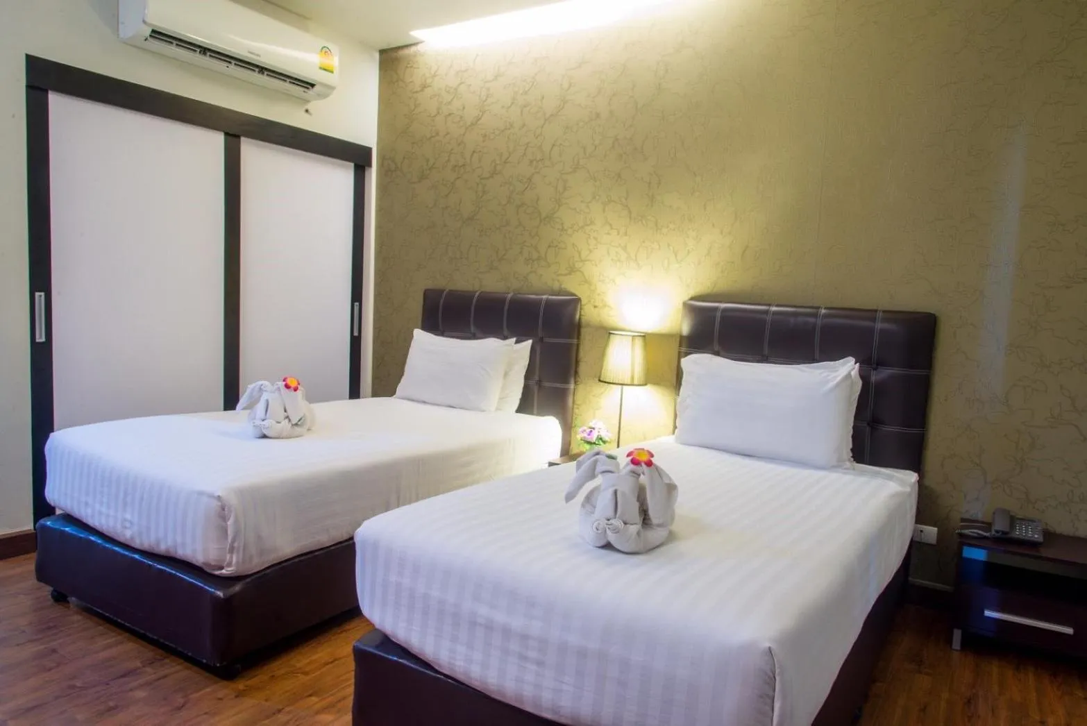 Superior Twin Room in Romyen Garden Place