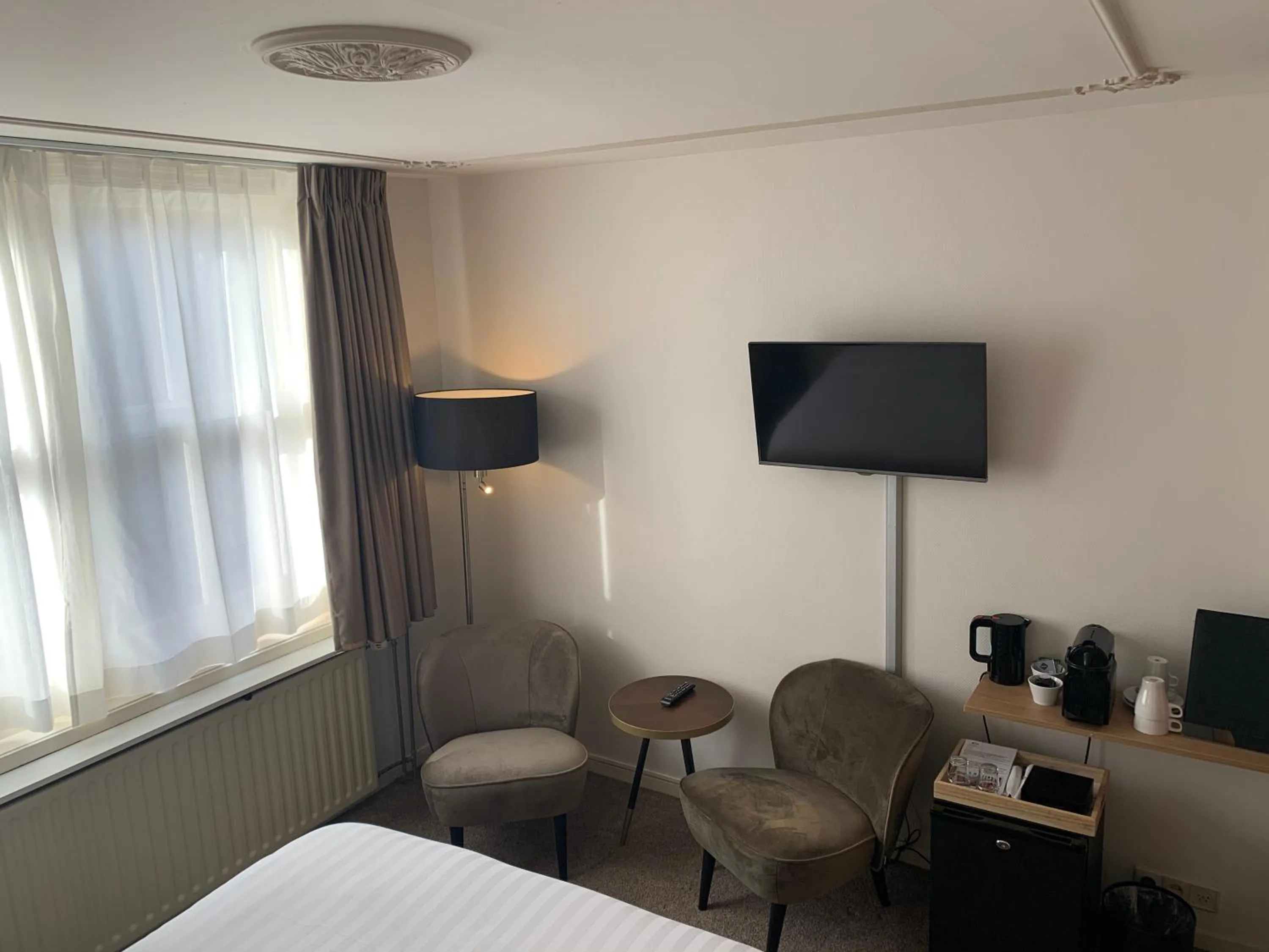 Small Double Room with Canal View in Hotel Grand Canal