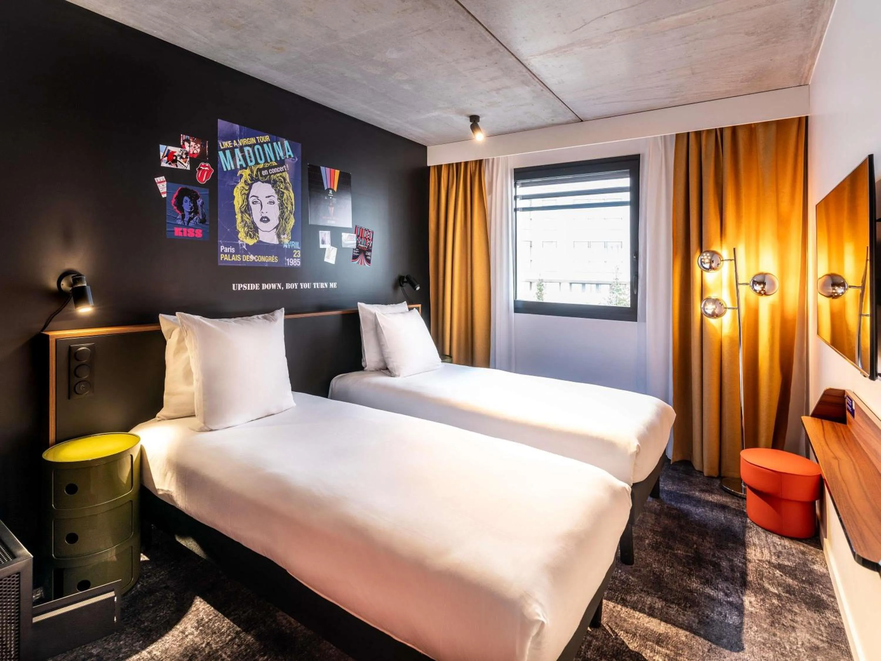 Standard Twin Room in ibis Styles Paris Villejuif