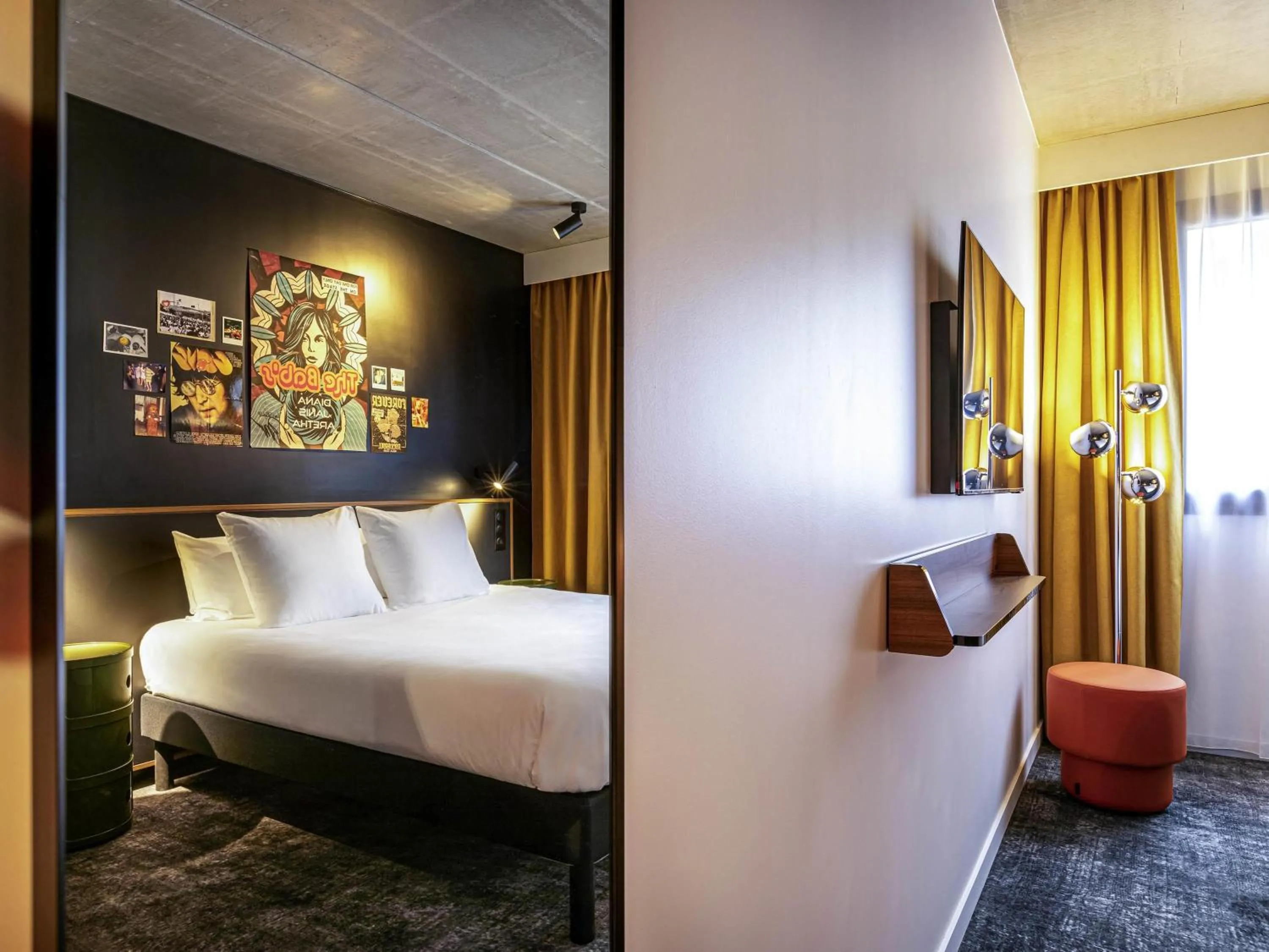 Standard Communicating Family Suite in ibis Styles Paris Villejuif