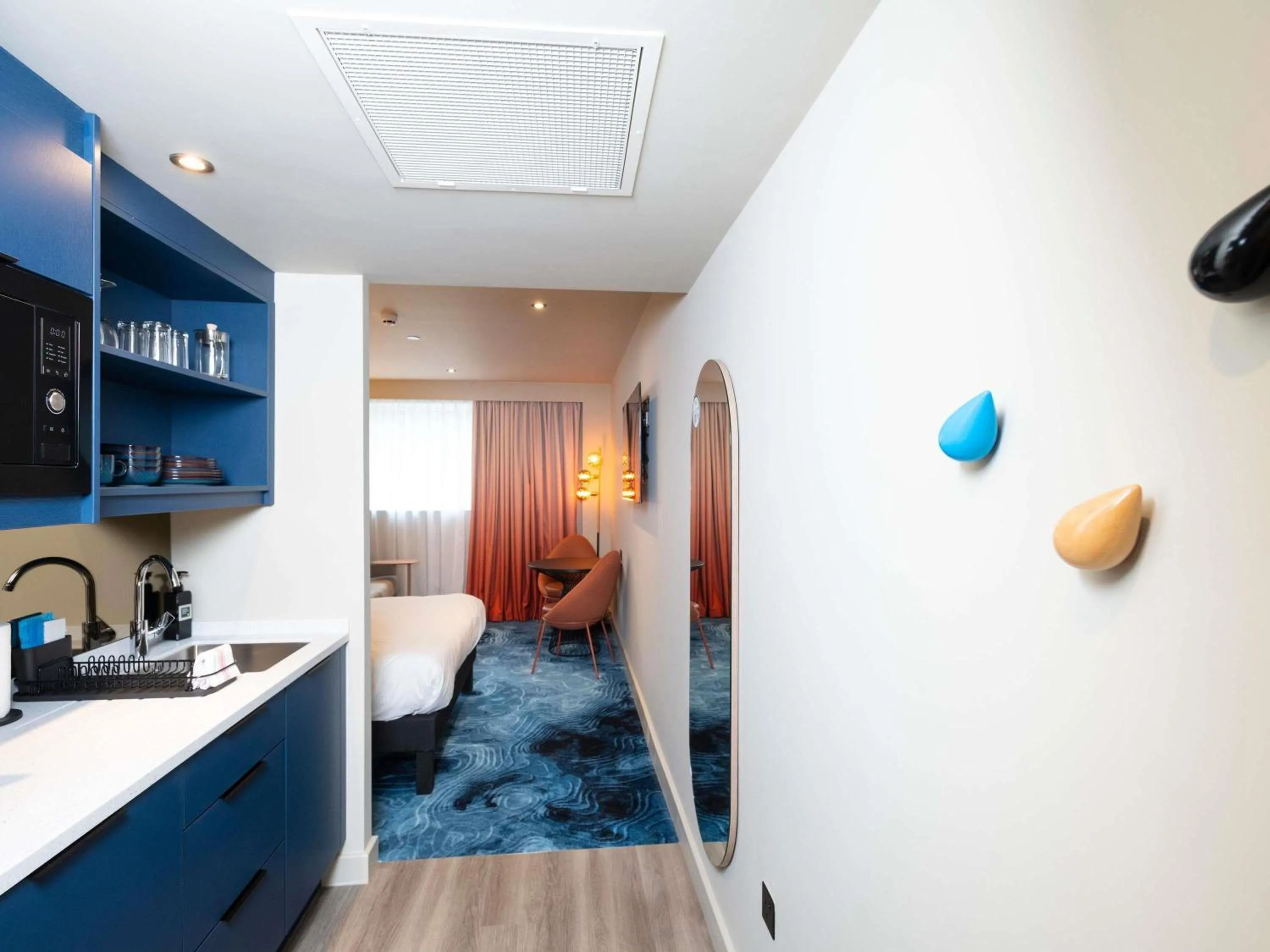 Superior King Room with Sofa Bed and Kitchenette in ibis Styles Burton On Trent