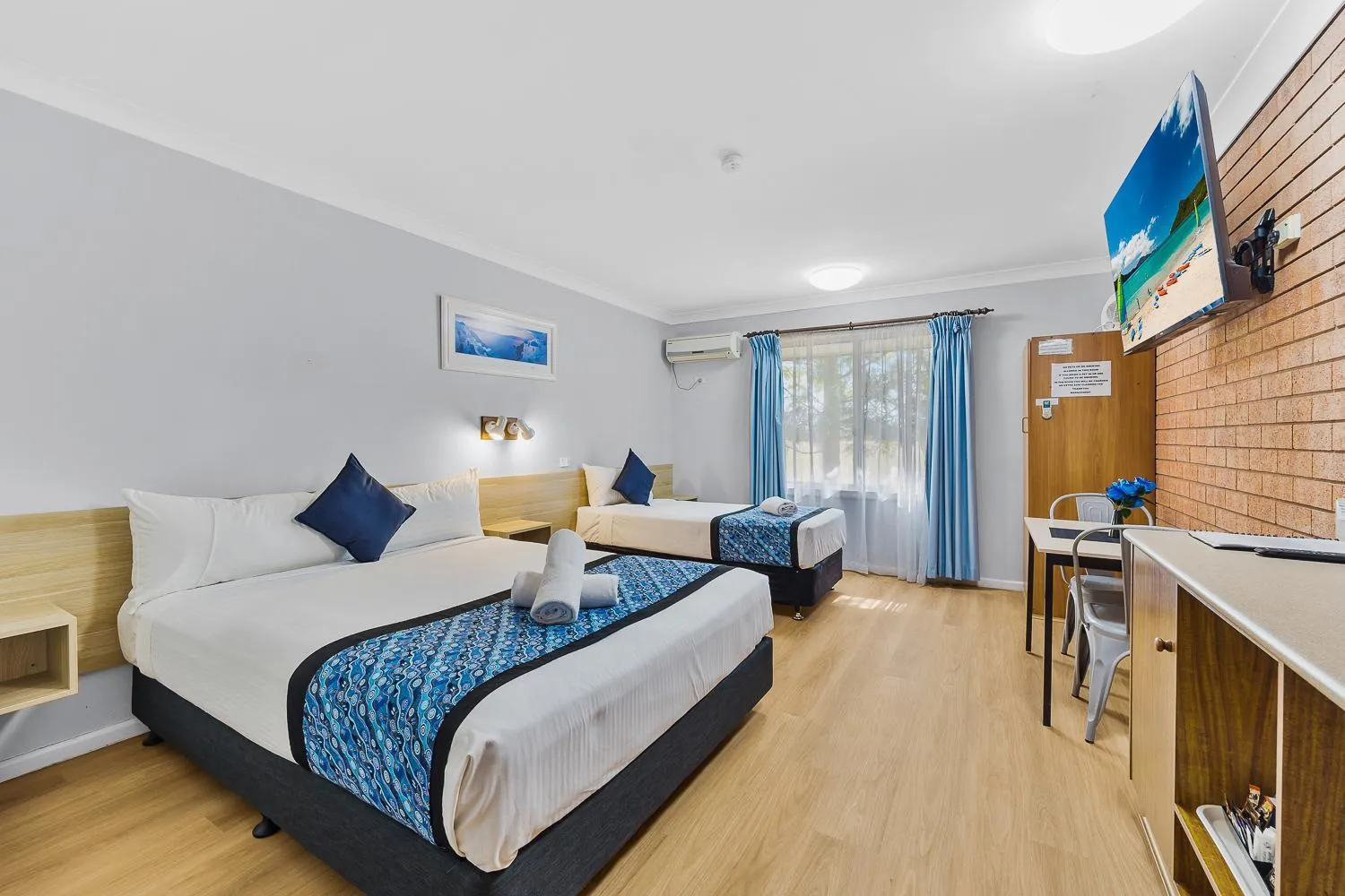 Twin Room in Castlereagh Motor Inn