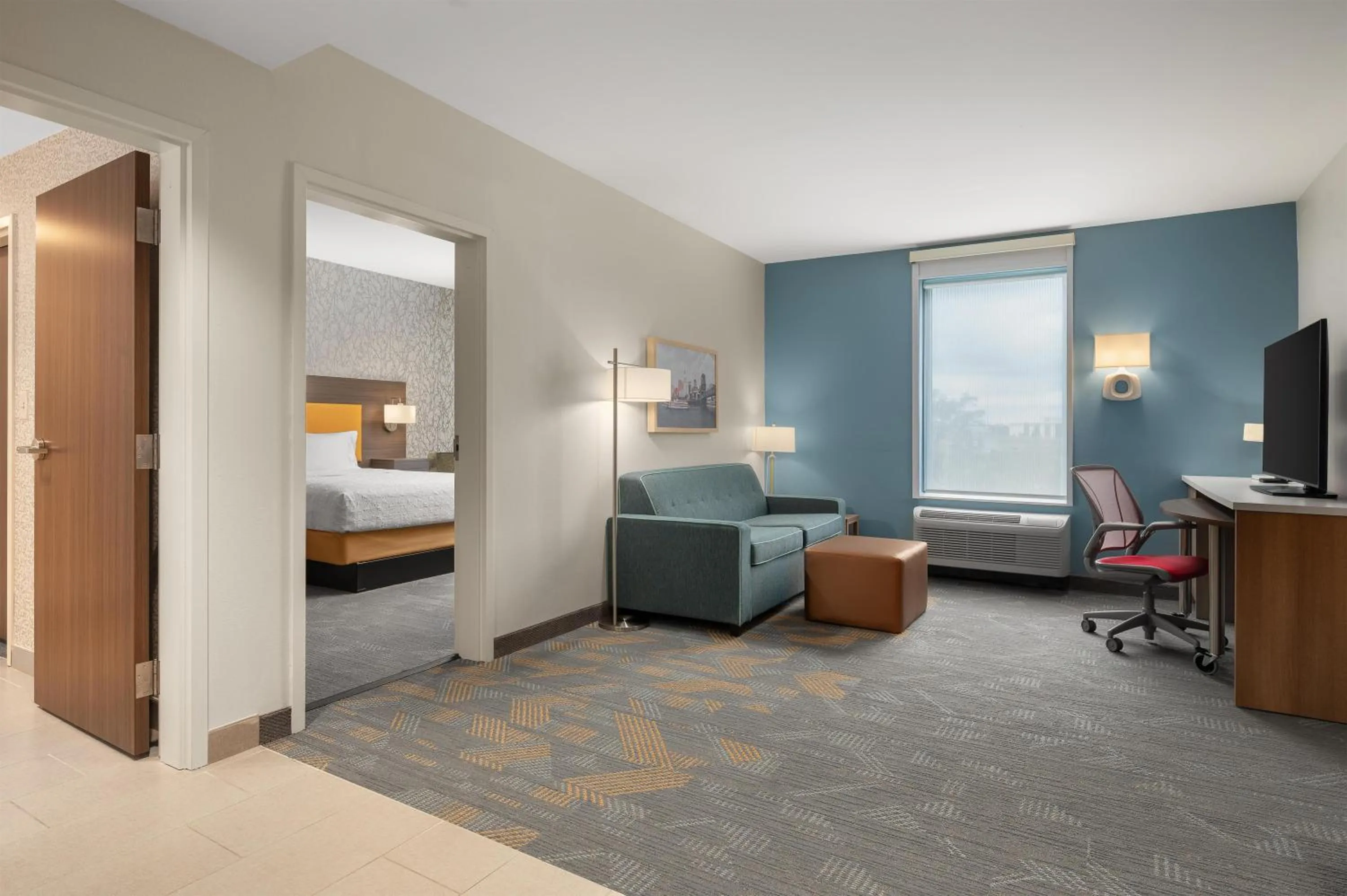 Queen Suite in Home2 Suites By Hilton Cincinnati Eastgate