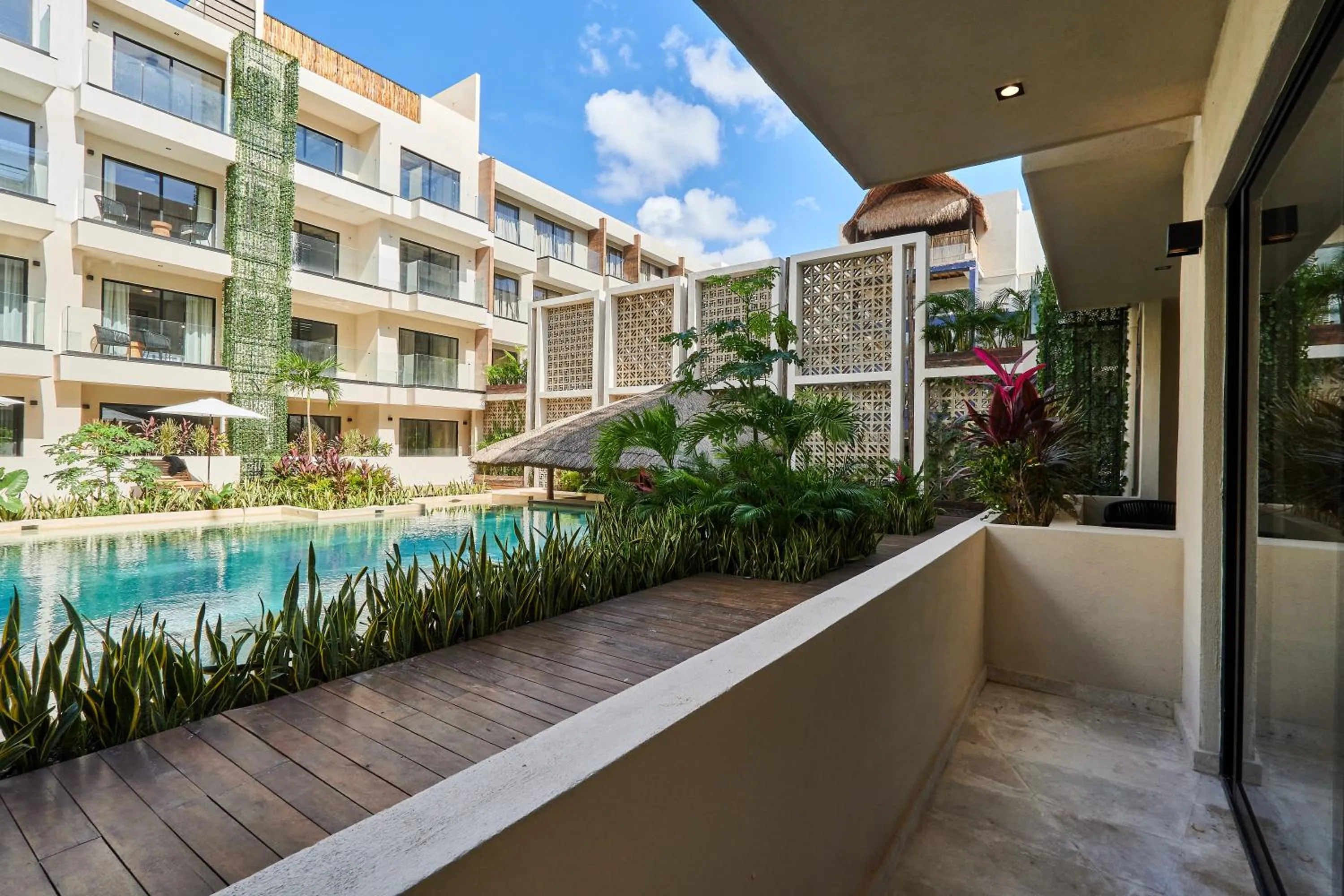 Suite in Bakal Residence By Lockey