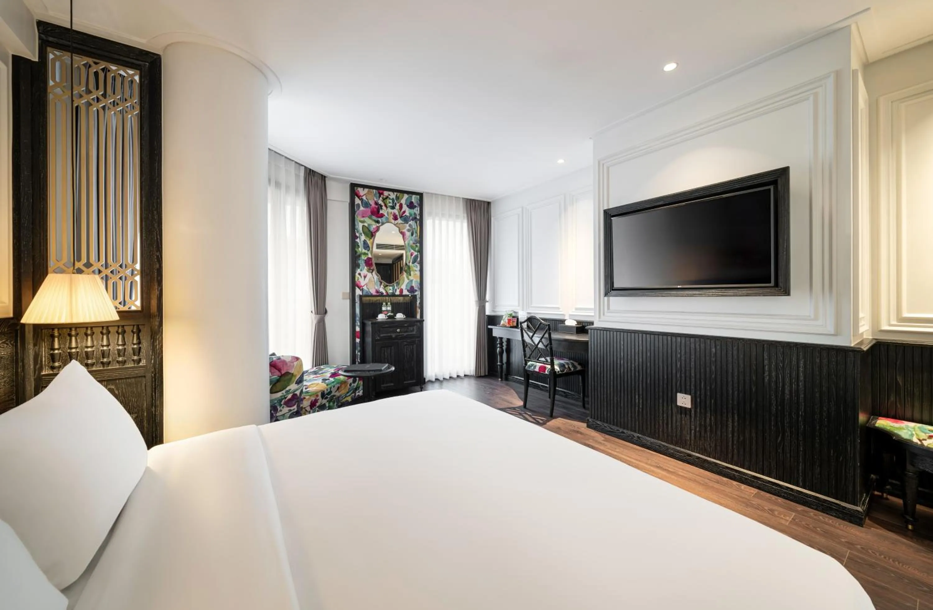 Executive Suite in Luxe Paradise Premium Hotel Pham Hong Thai