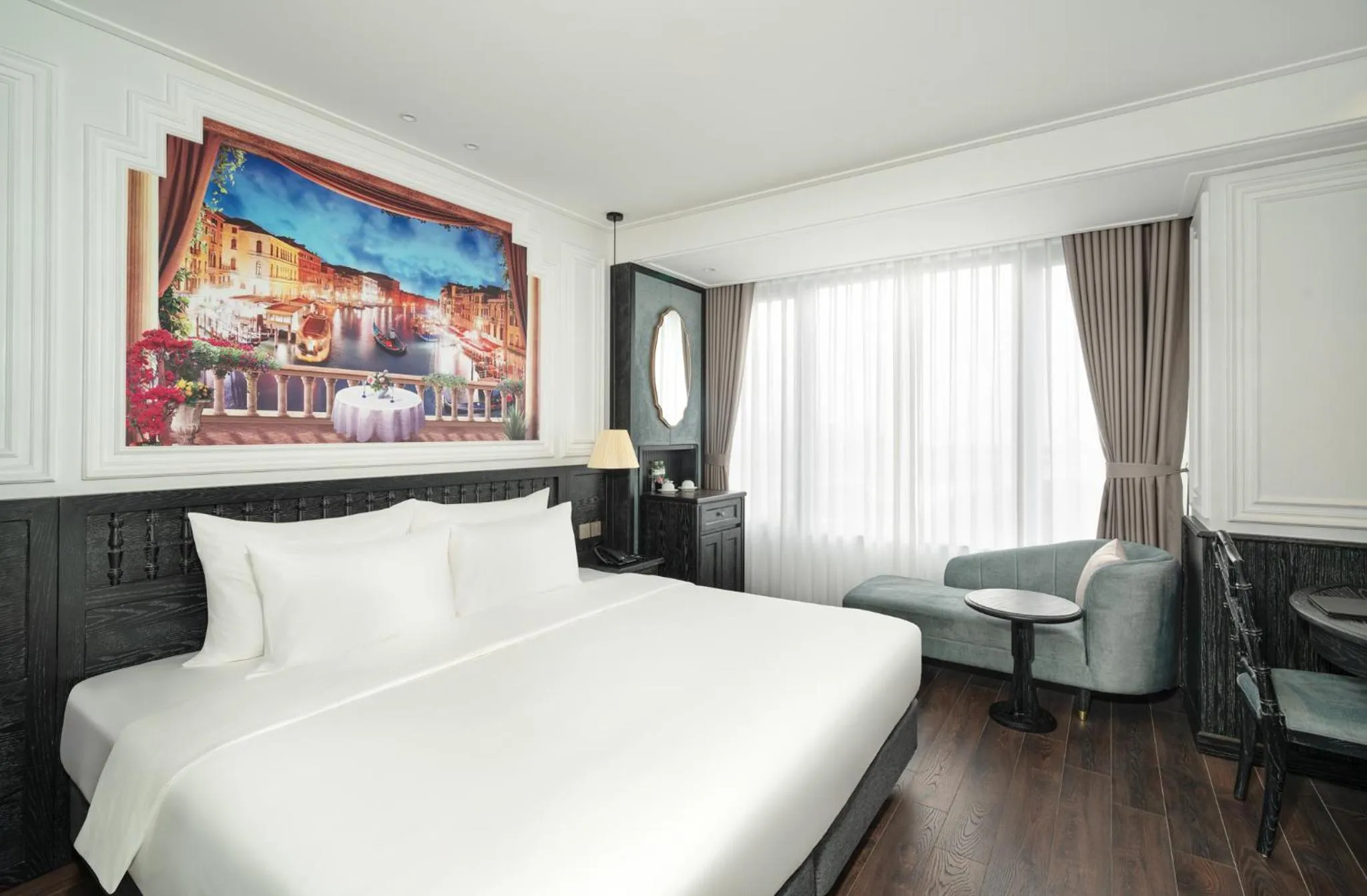 Deluxe Double Room in Luxe Paradise Premium Hotel Pham Hong Thai