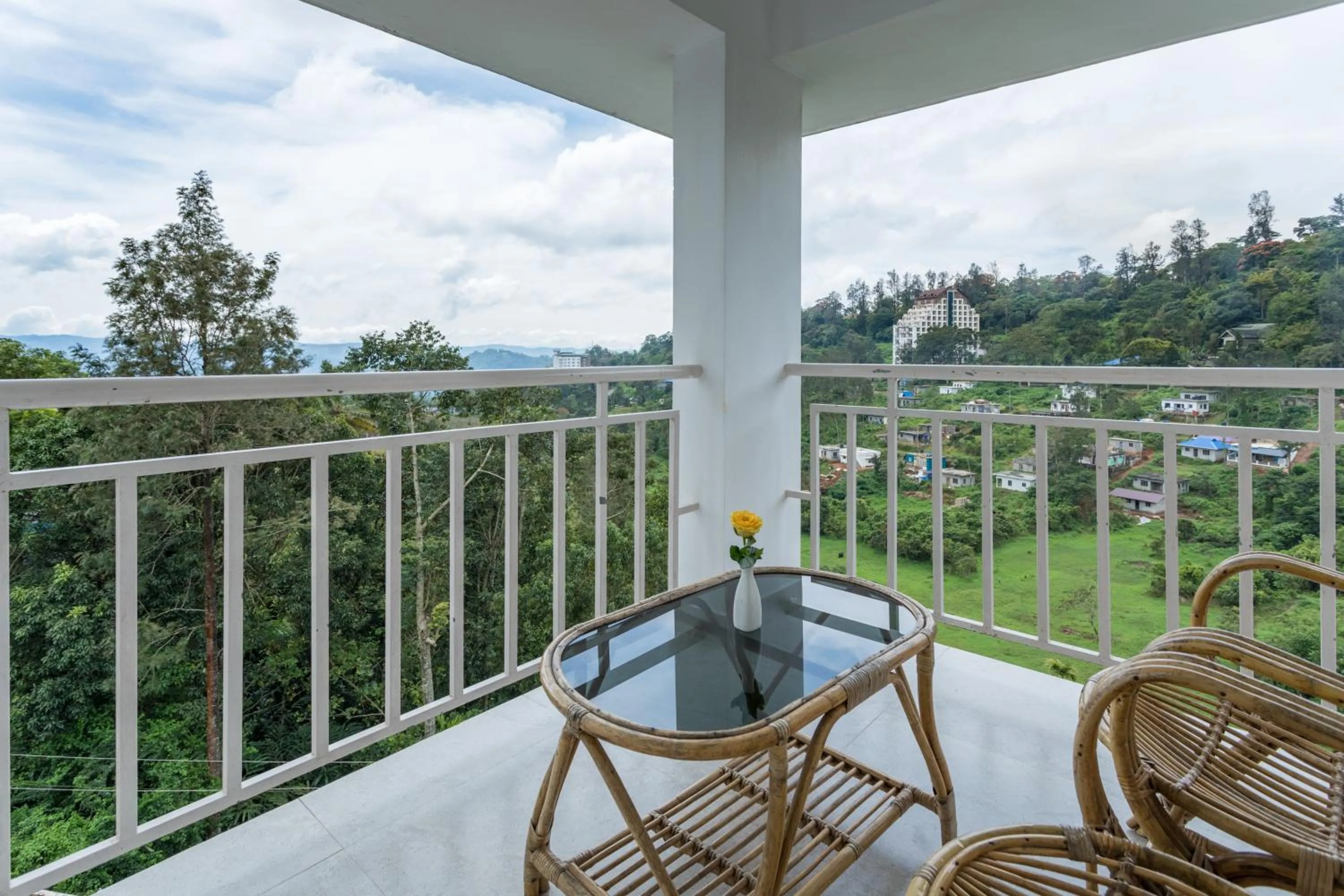 Grand Deluxe in Monsoon Grande