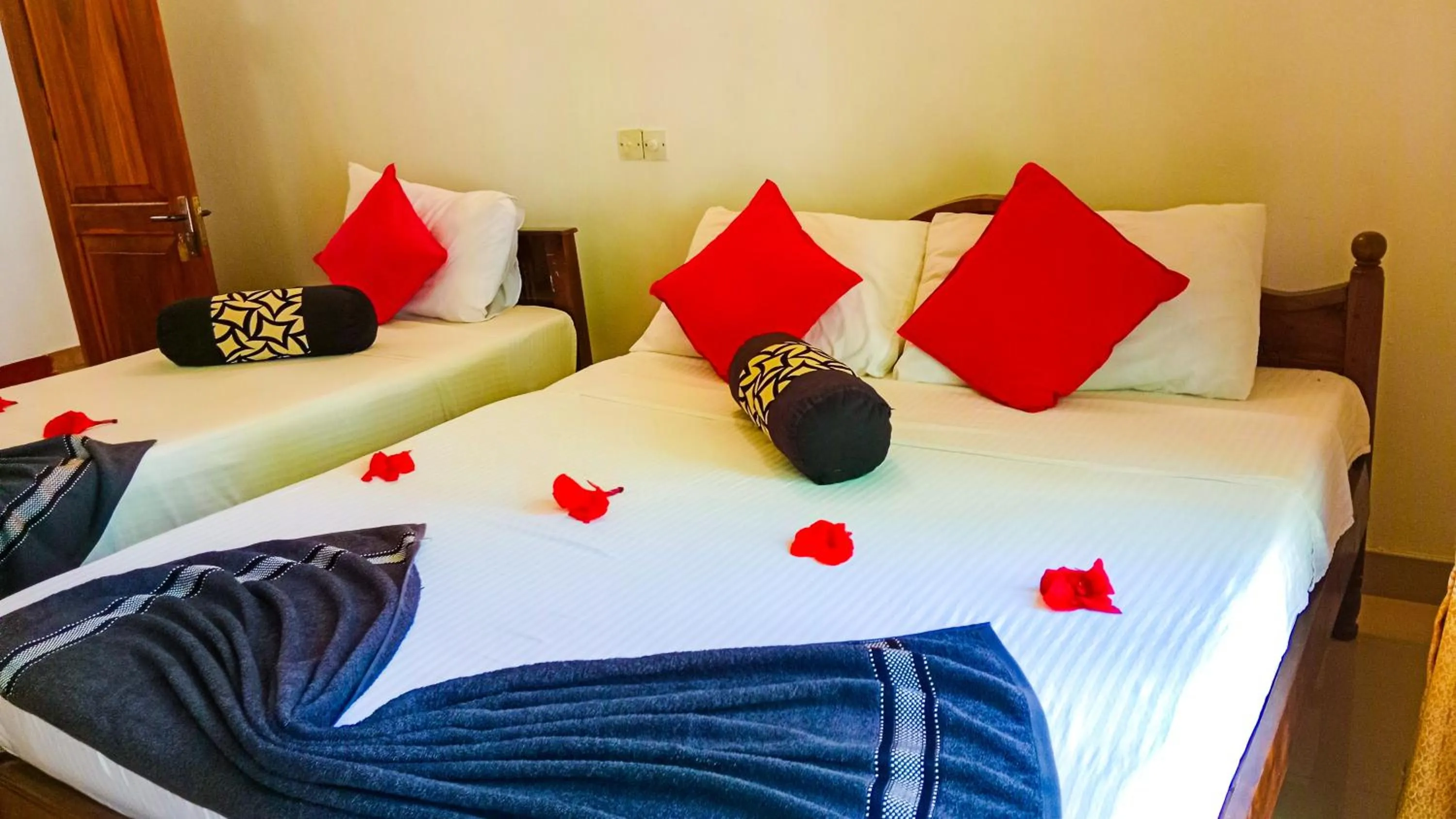 Deluxe Triple Room in Sigiri Thilanka Rest Sigiriya