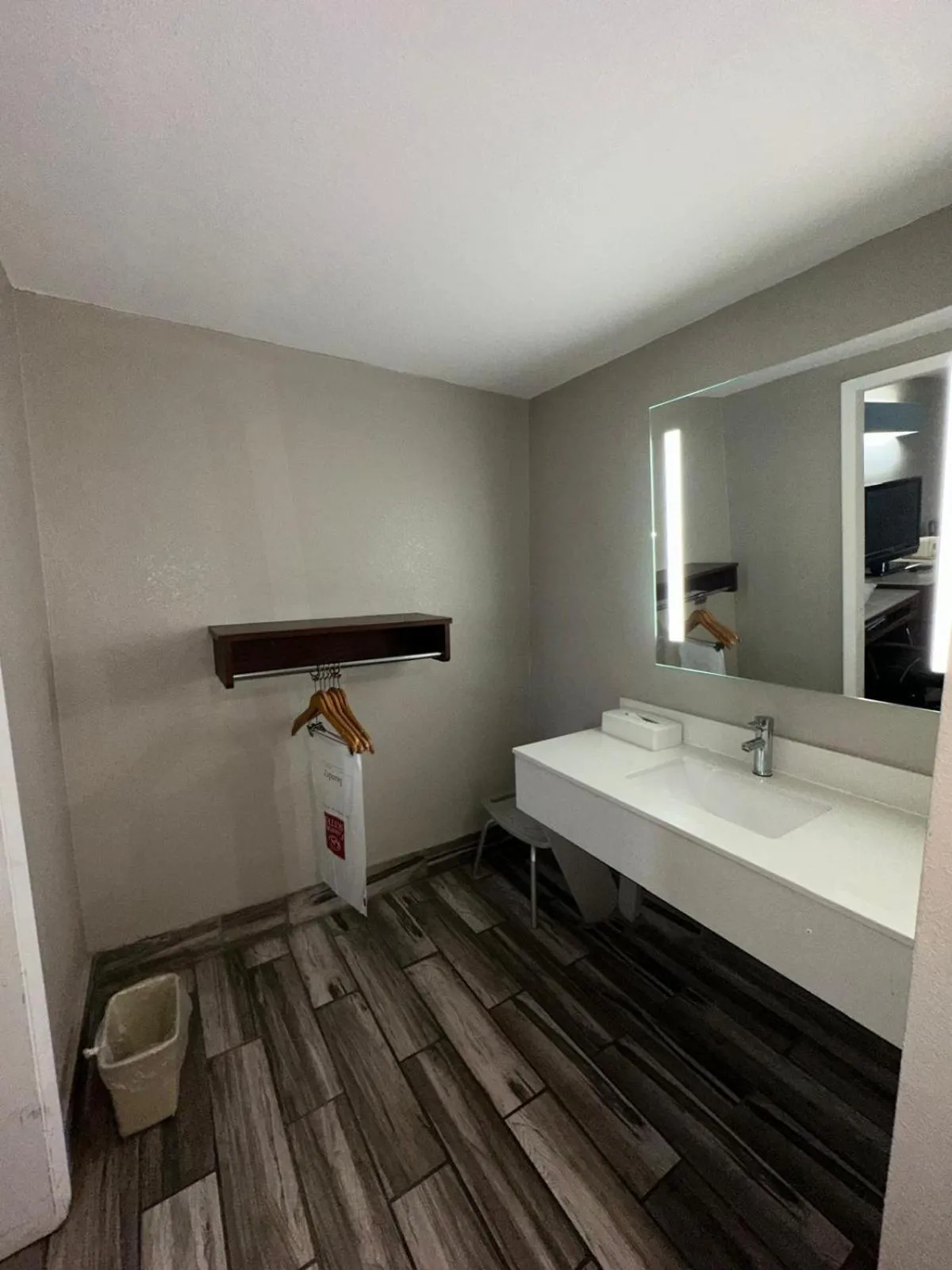 1 King Bed Accessible Non-Smoking in Jameson Inn Winder