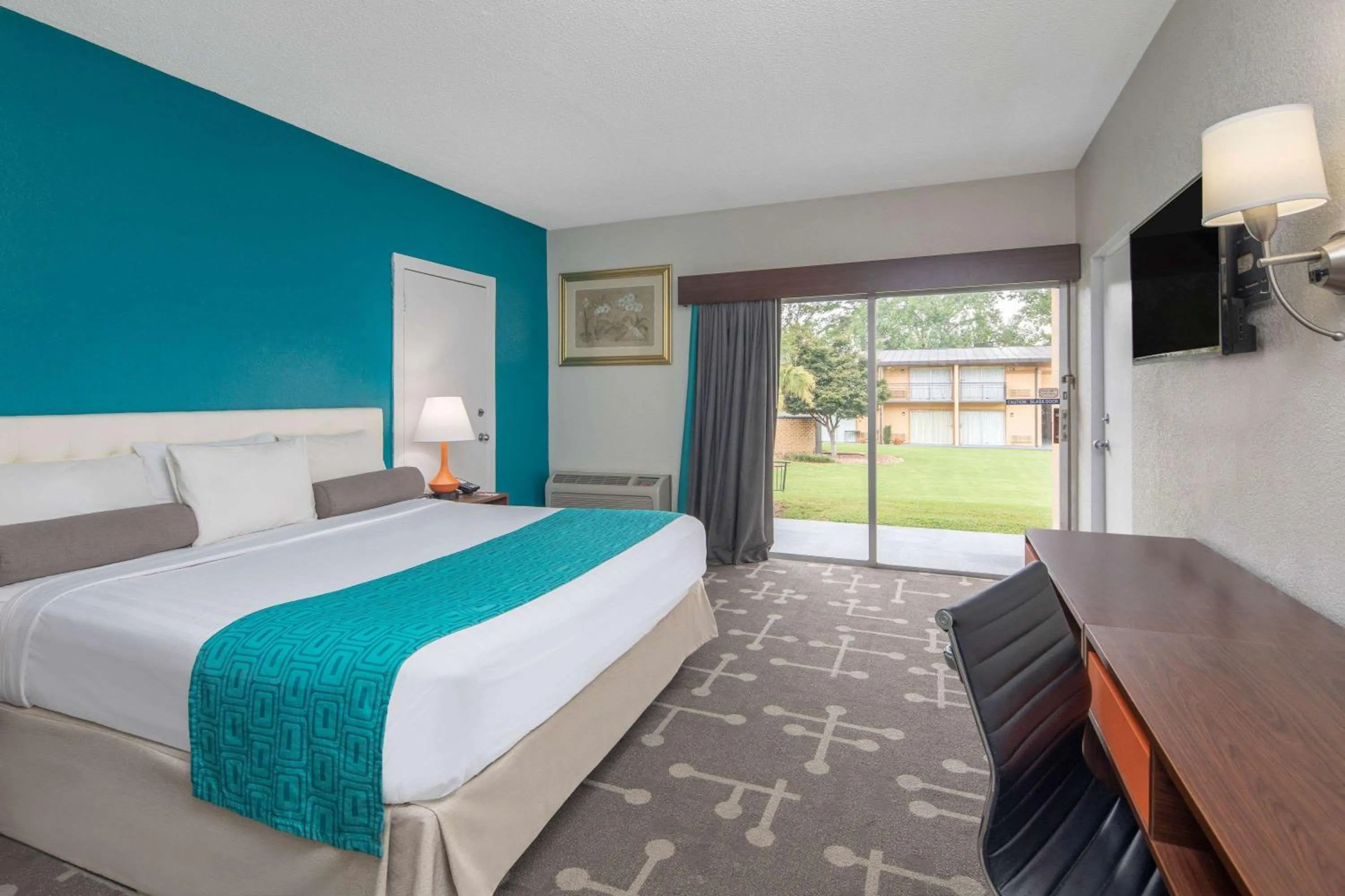 Business King Room in Howard Johnson by Wyndham Athens
