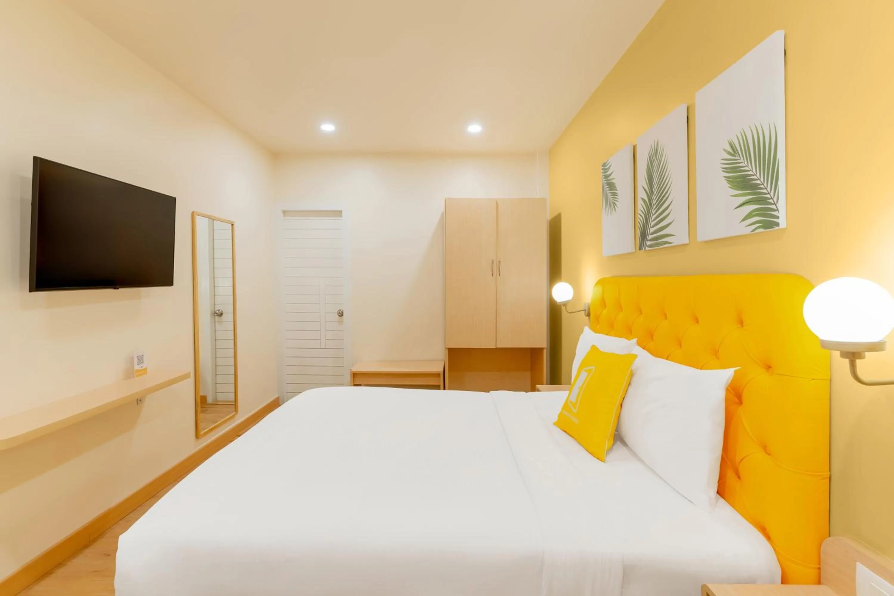 Standard King Room - single occupancy in Bloom Hotel - CR Park