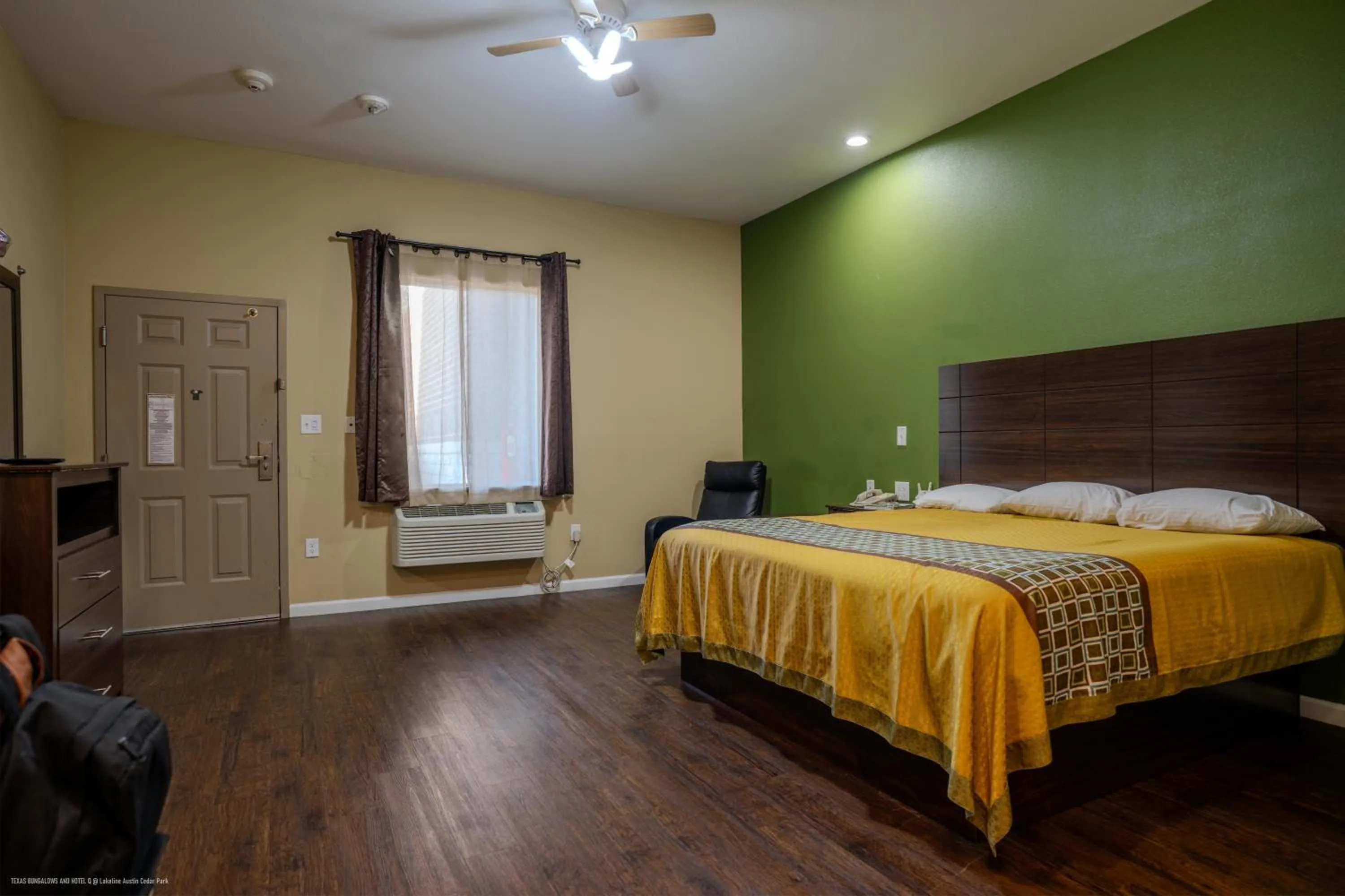King Room - single occupancy in Texas Bungalows Hotel & Hotel Que at Lakeline Austin Cedar Park