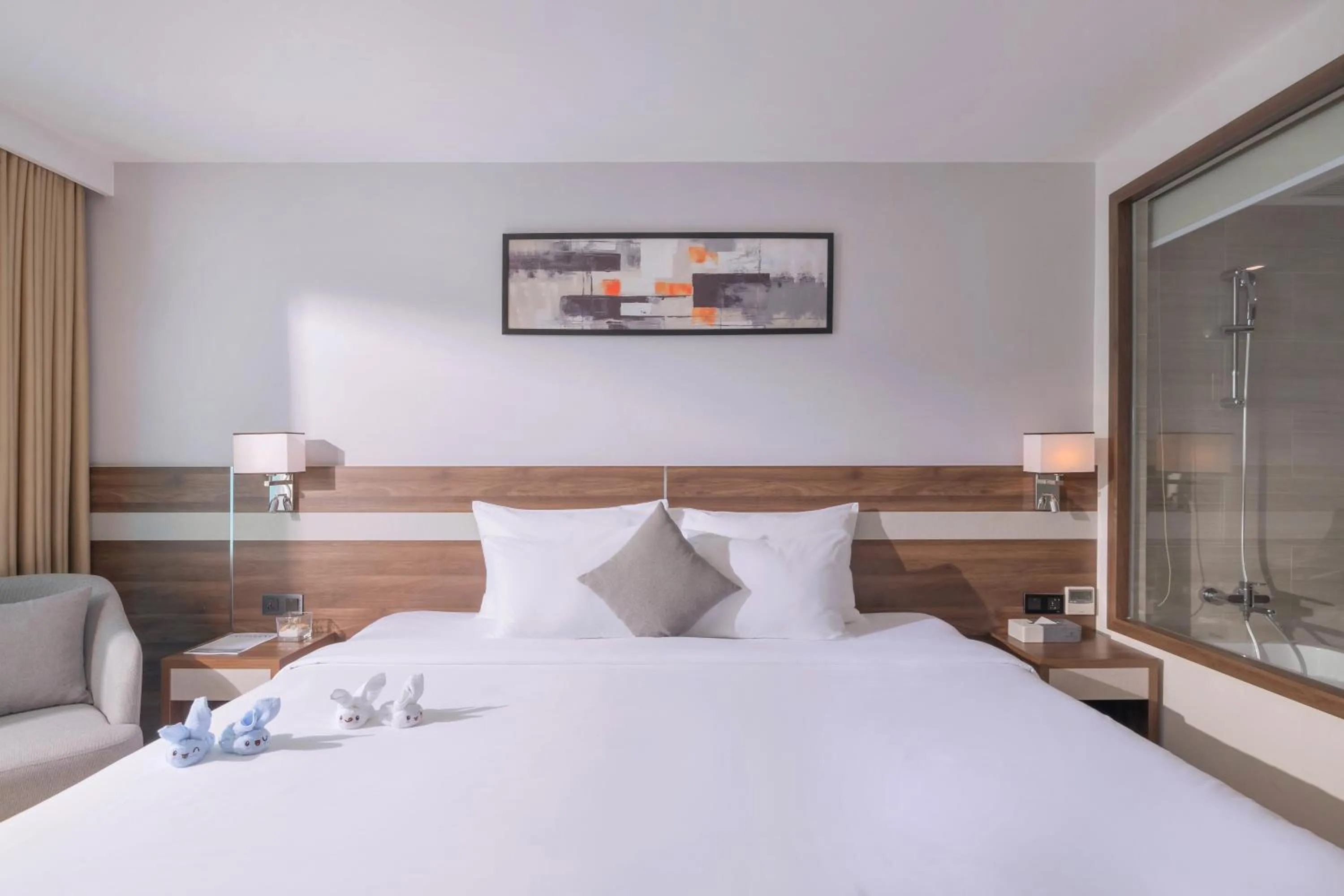 Deluxe Double Room with Balcony and Sea View in PANAMA Nha Trang Hotel