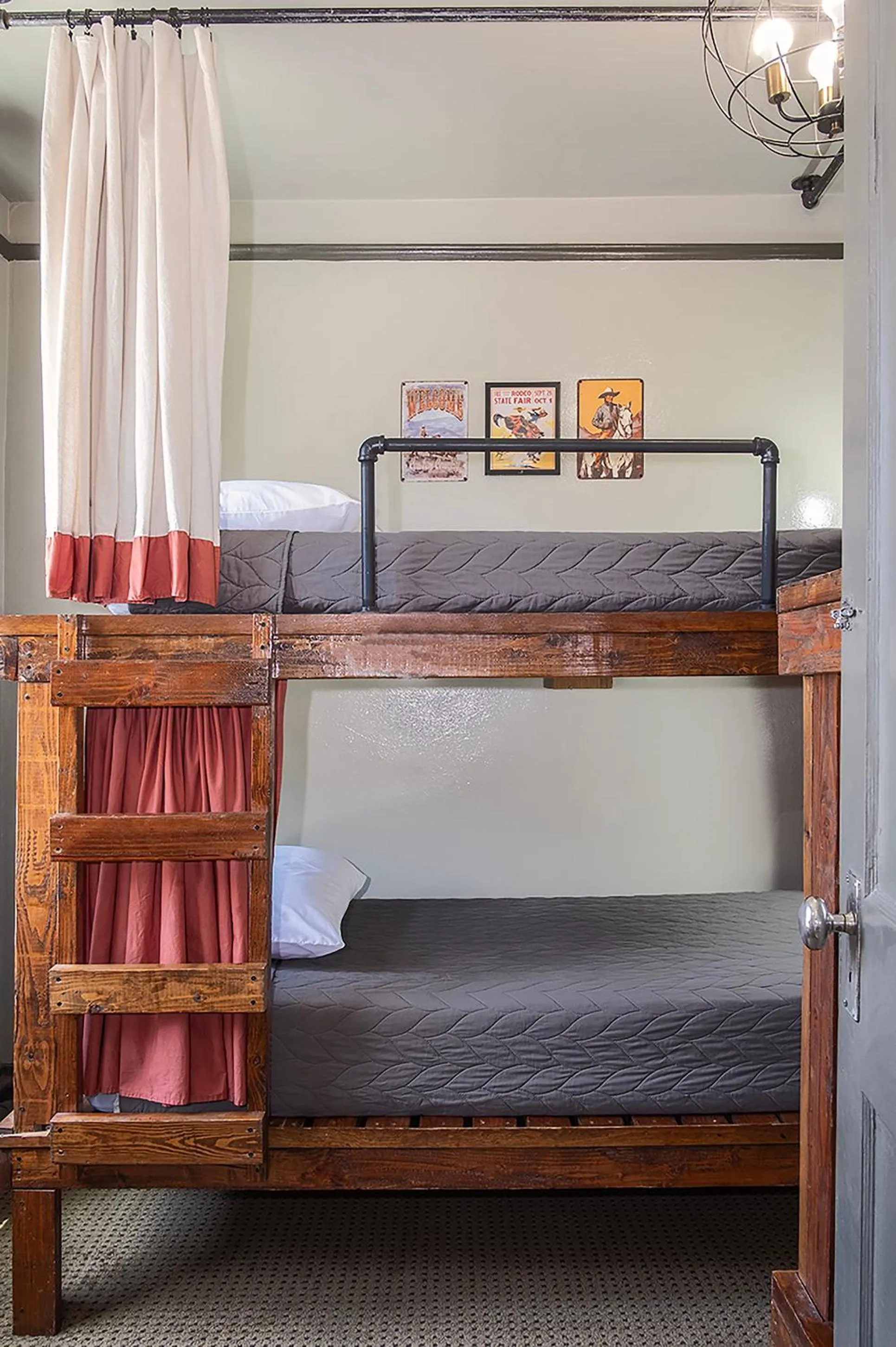 Bed in 4-Bed Male Dormitory Room in Gardner Hotel & Hostel