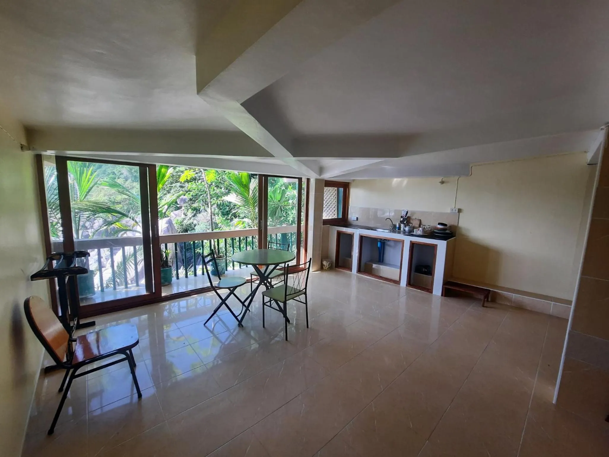 Family Double Room in Hin Wong Apartments Dive & Snorkel Resort
