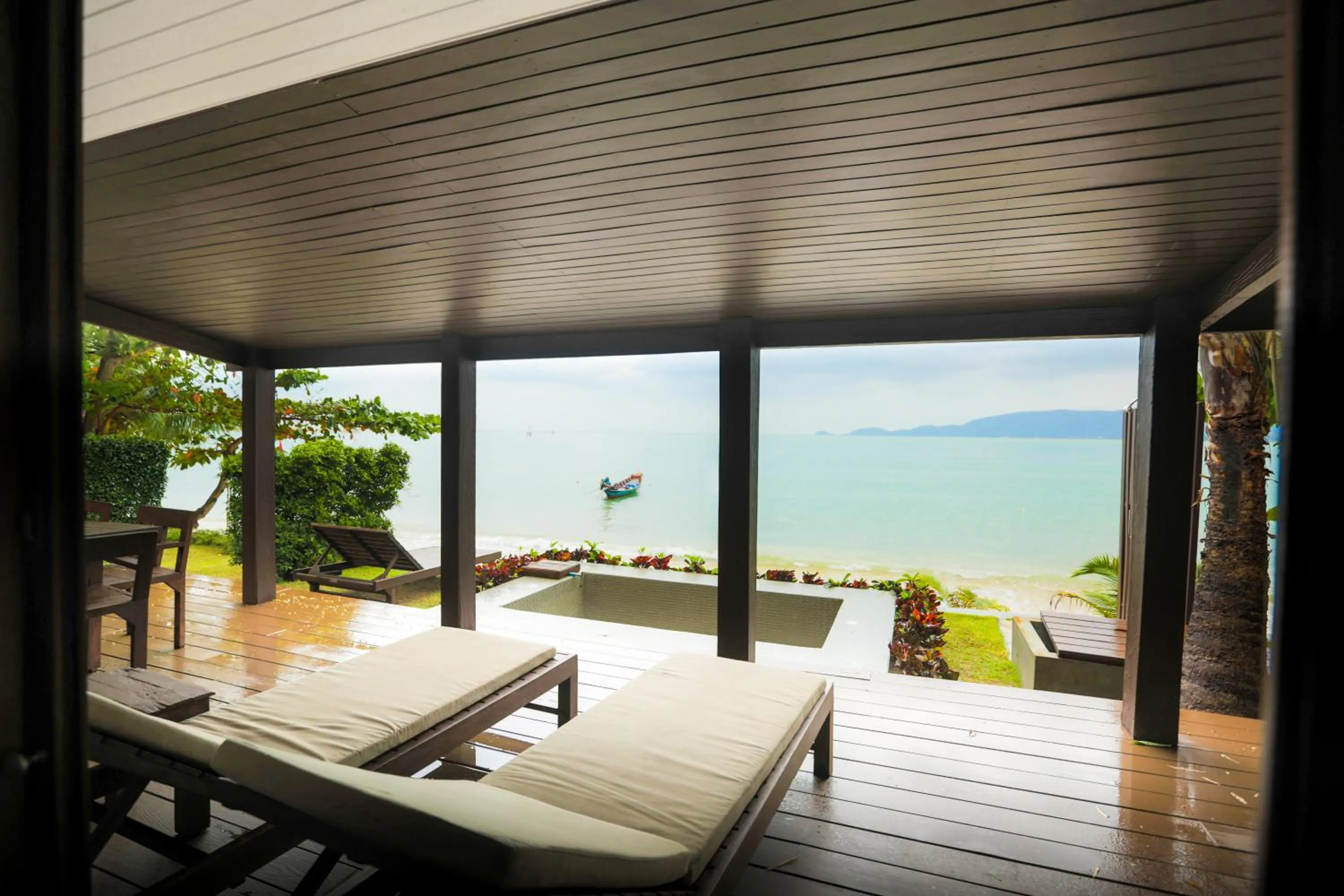 Family Suite Seaview with Jacuzzi in At Samui Haus
