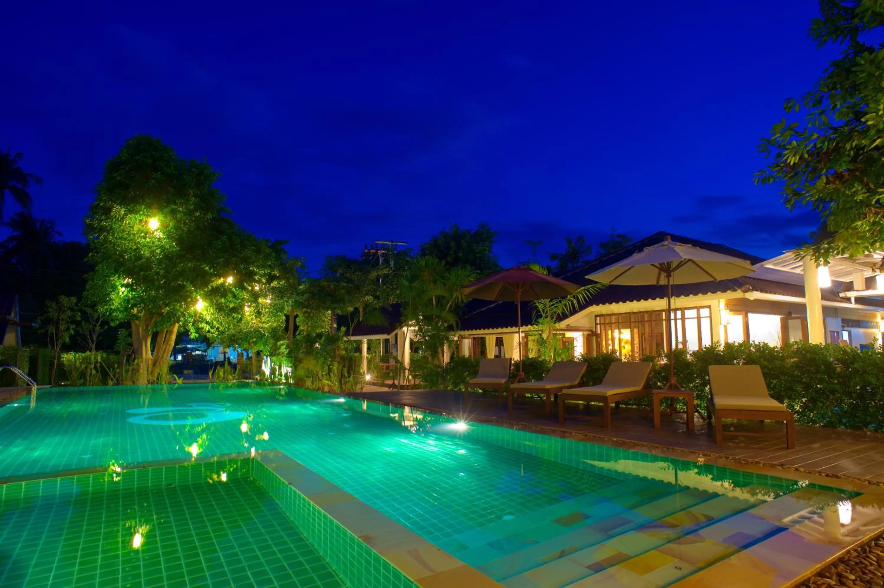 Poolside Villa in At Samui Haus