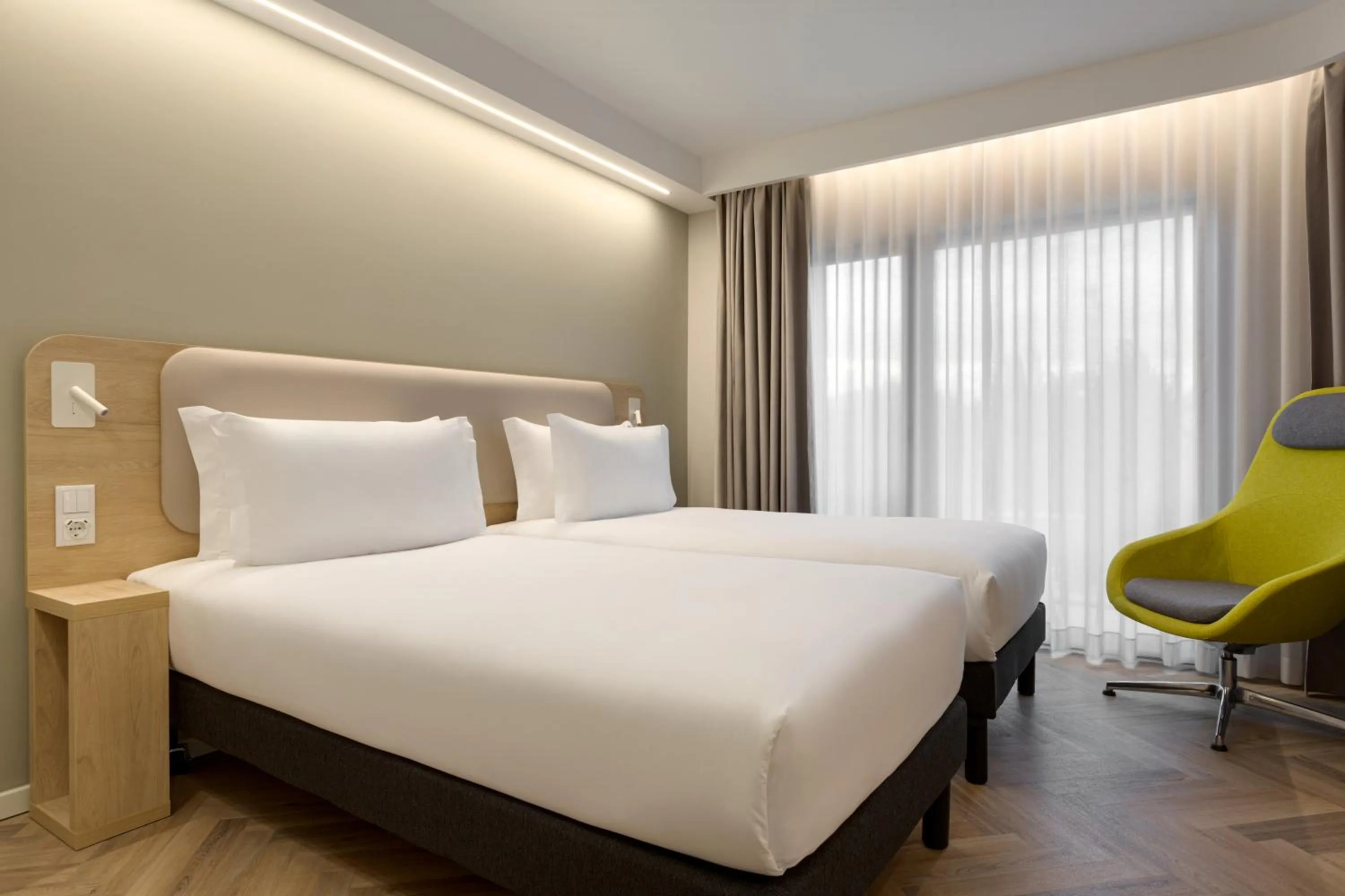 Standard Twin Room with Balcony in Holiday Inn Express Évora by IHG