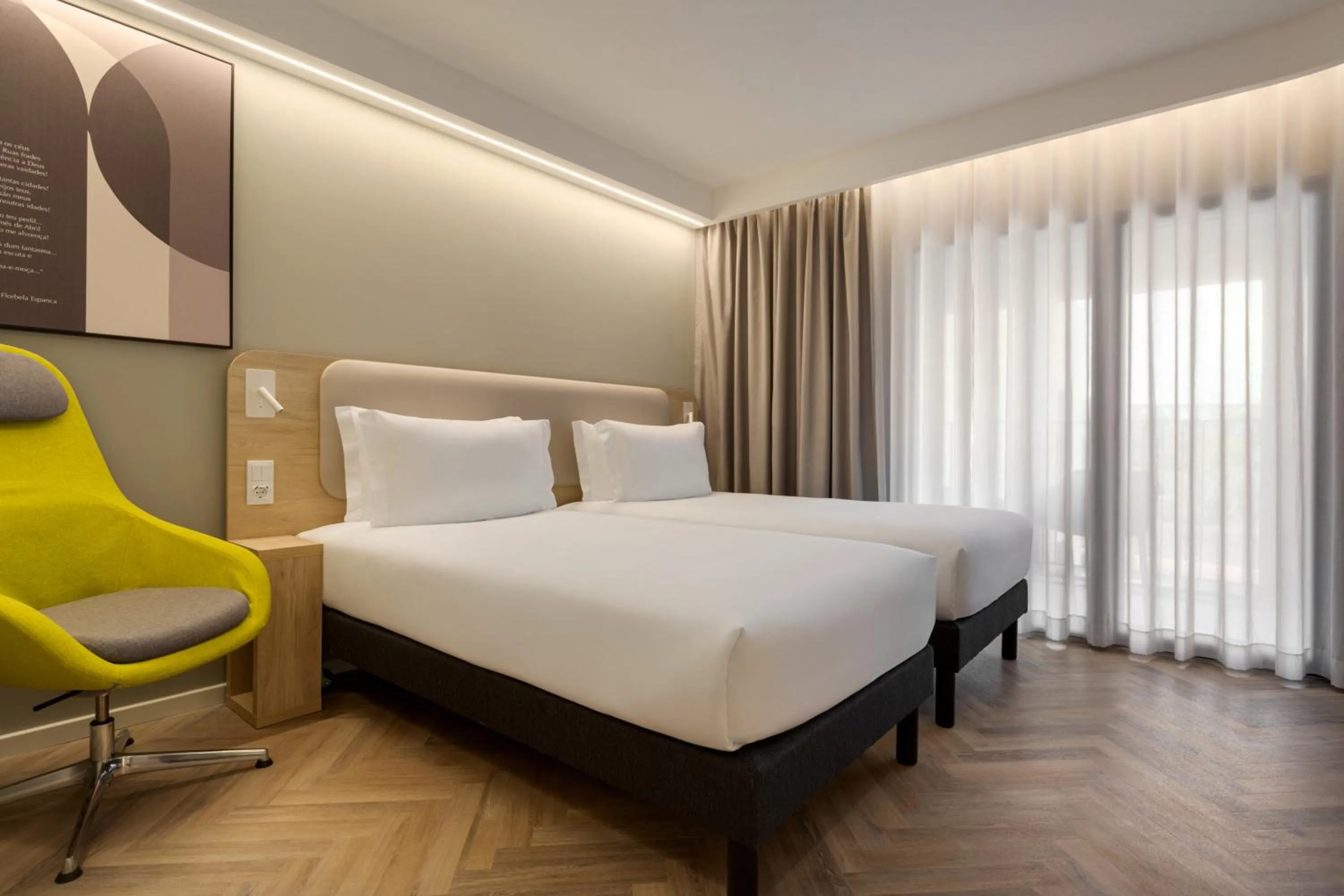 Standard Twin Room - Mobility Access in Holiday Inn Express Évora by IHG