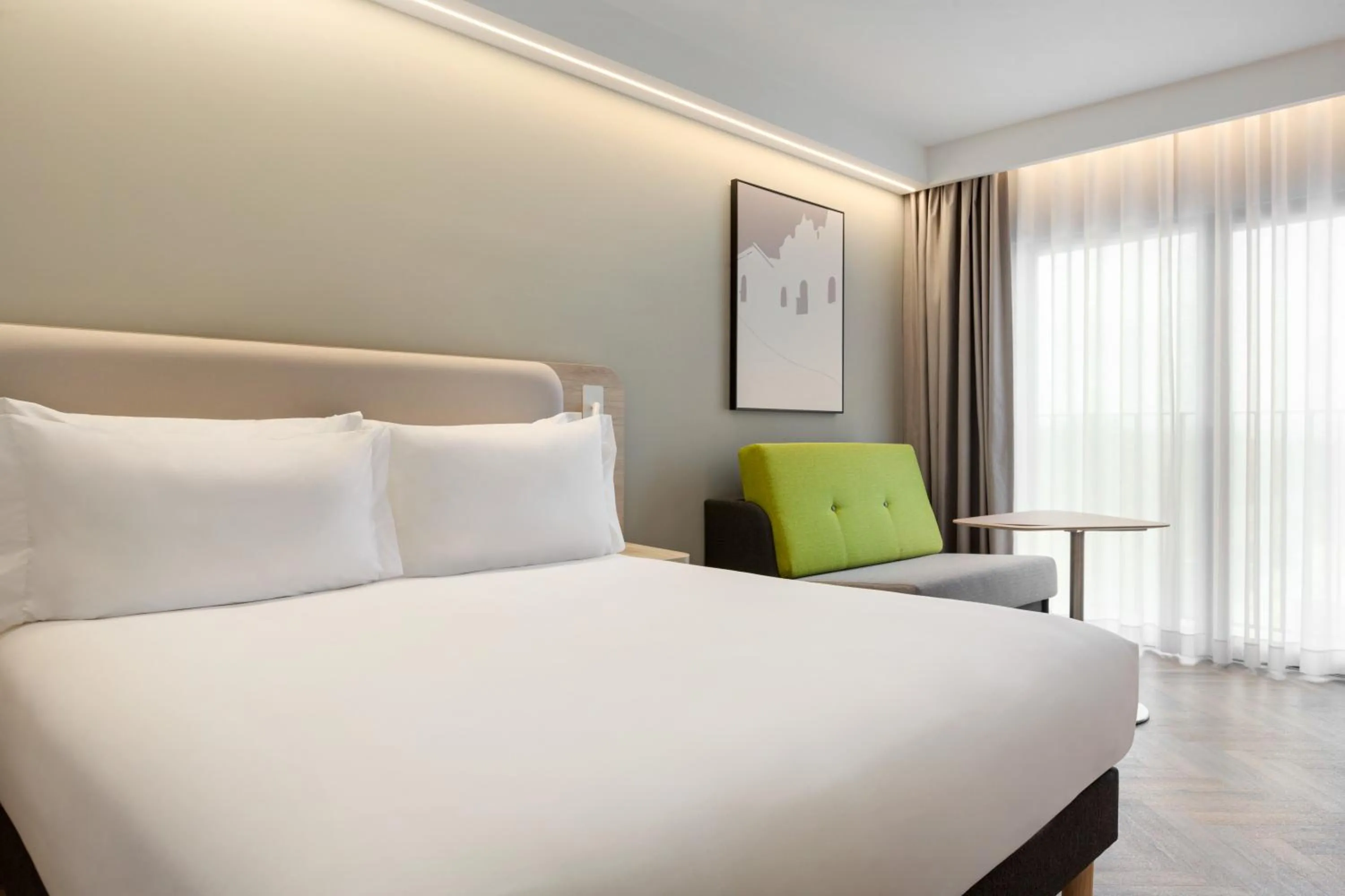 Standard Queen Room with Single Sofa Bed - Free Breakfast in Holiday Inn Express Évora by IHG
