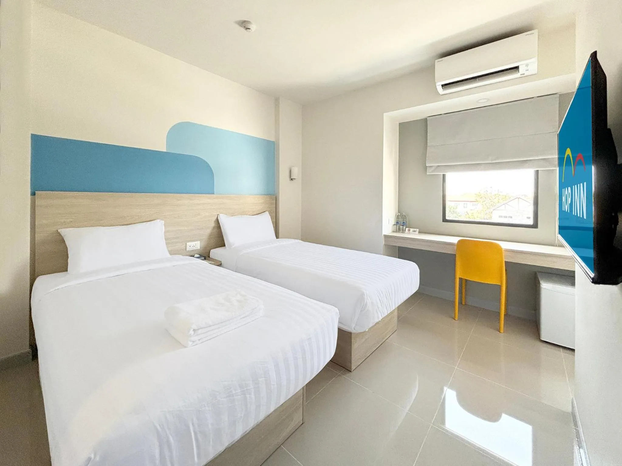 Twin Room with Balcony in HOP INN Si Racha