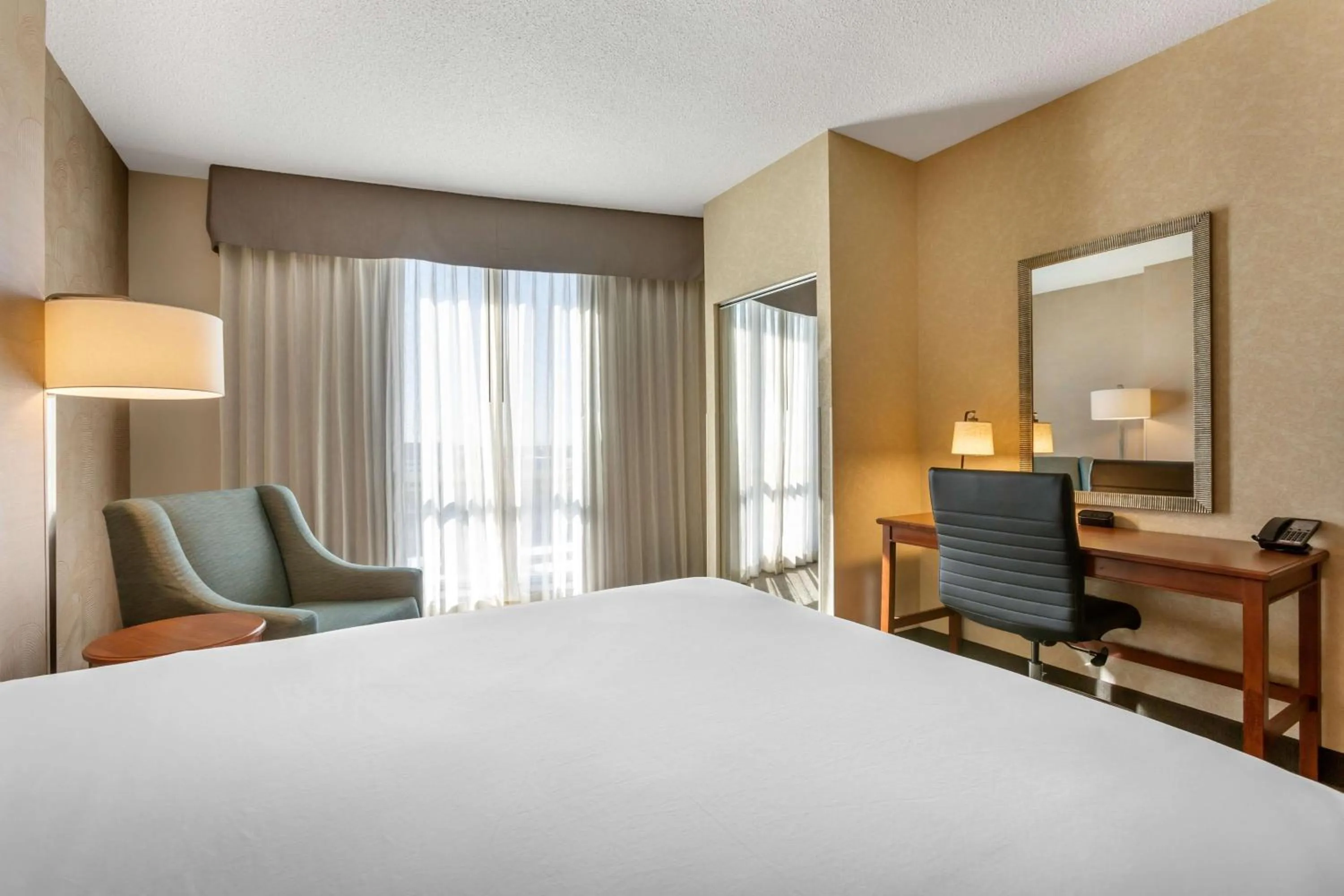 Deluxe Queen Room with Two Queen Beds in Drury Plaza Hotel Phoenix Tempe