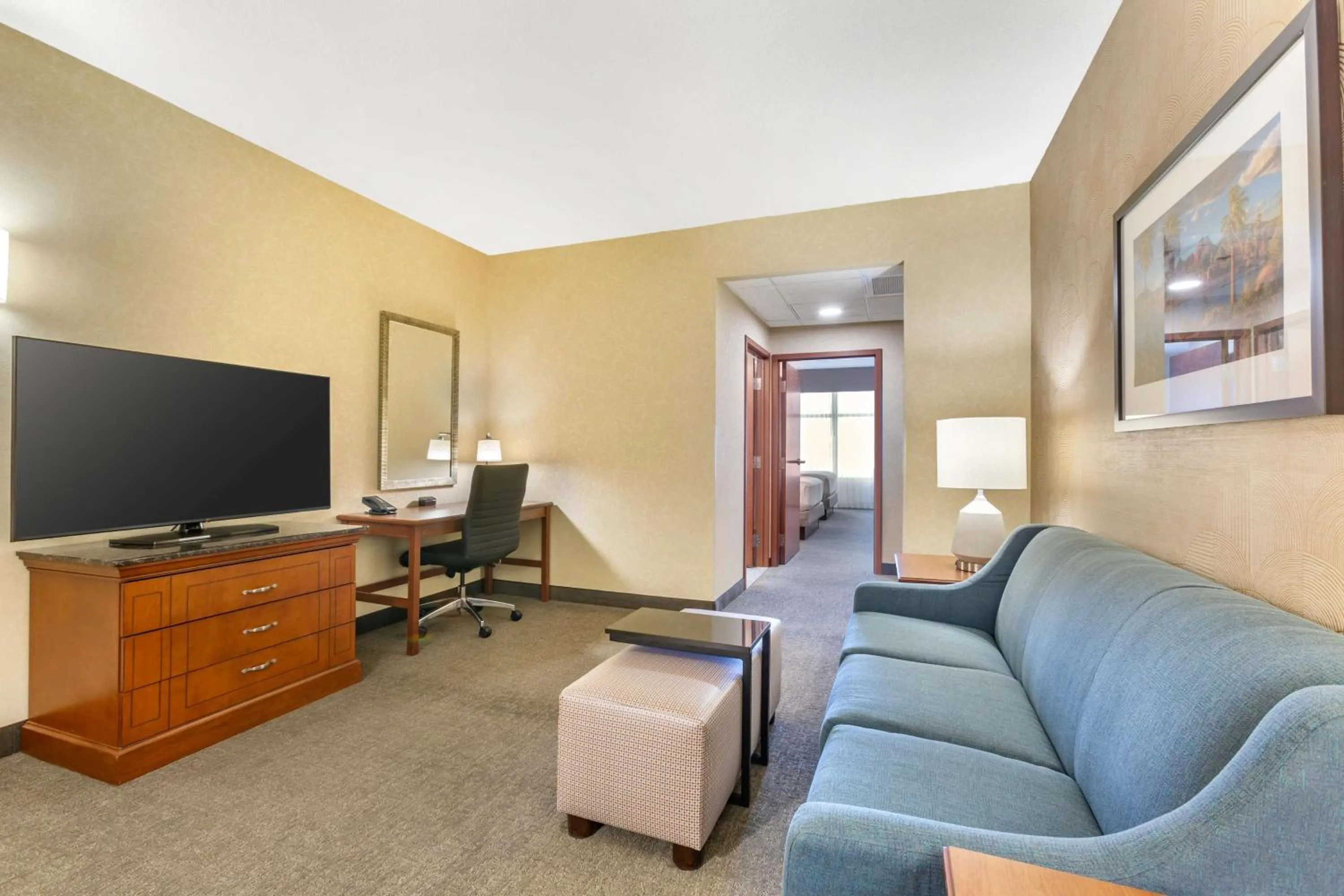 Queen Suite with Two Queen Beds and Sofa Bed in Drury Plaza Hotel Phoenix Tempe