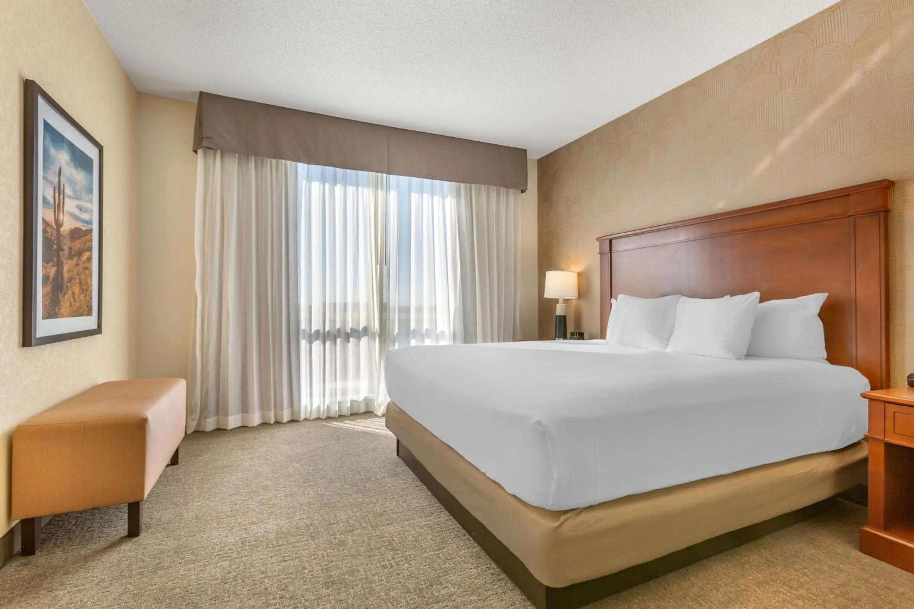 Upper Floor King Room with Sofa Bed in Drury Plaza Hotel Phoenix Tempe