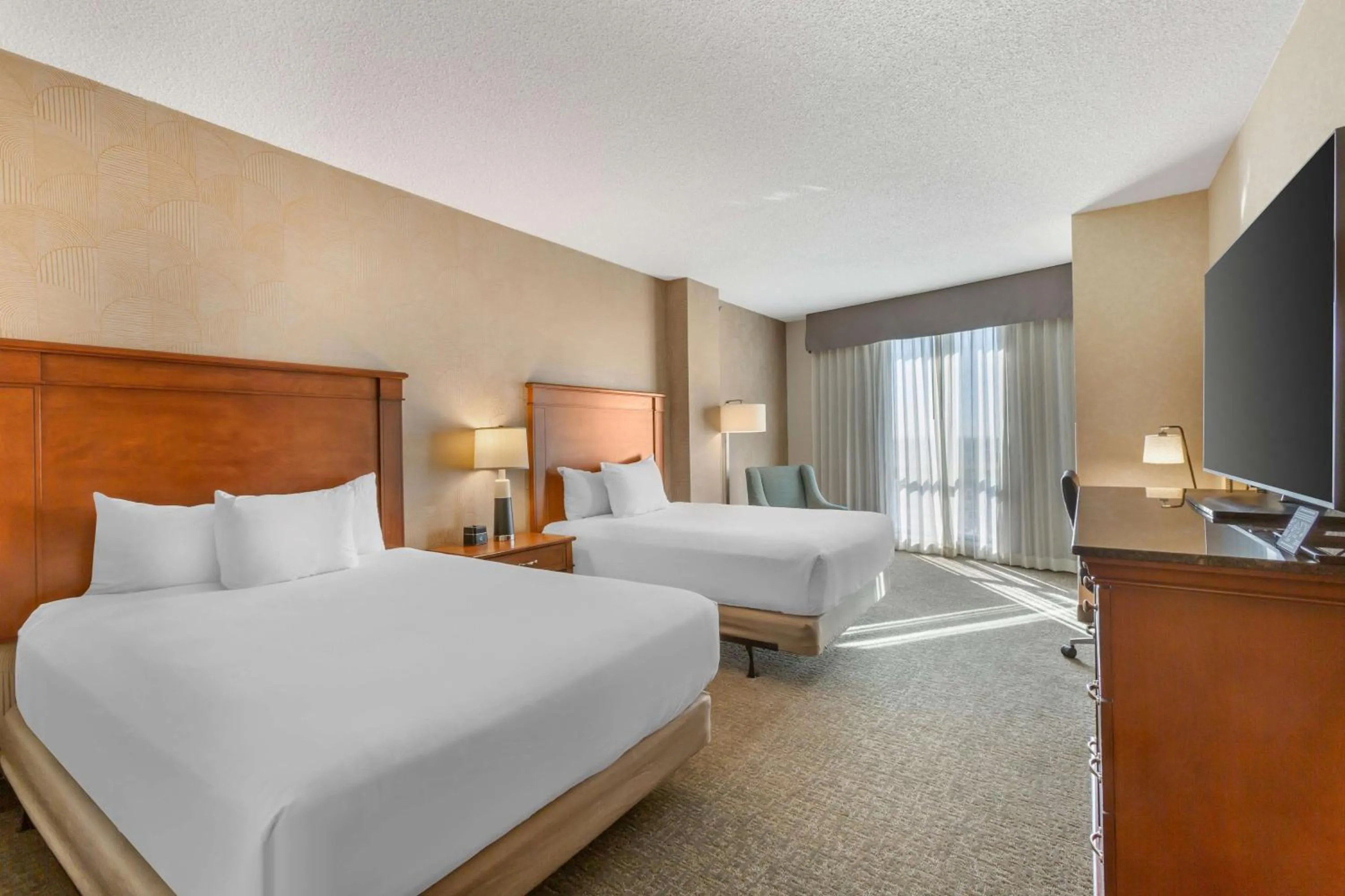 Upper Floor Deluxe Room with Two Queen Beds in Drury Plaza Hotel Phoenix Tempe