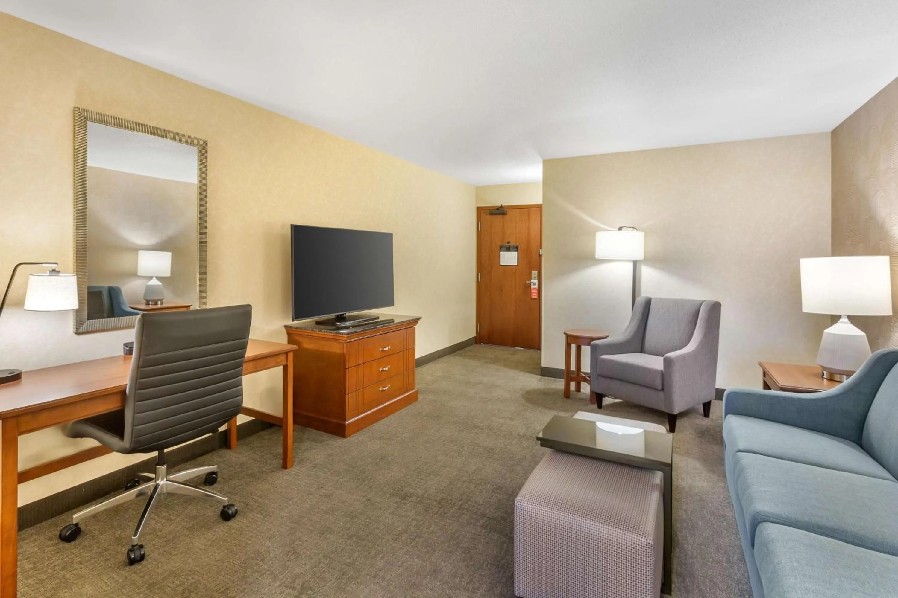 King Suite with Sofa Bed in Drury Plaza Hotel Phoenix Tempe