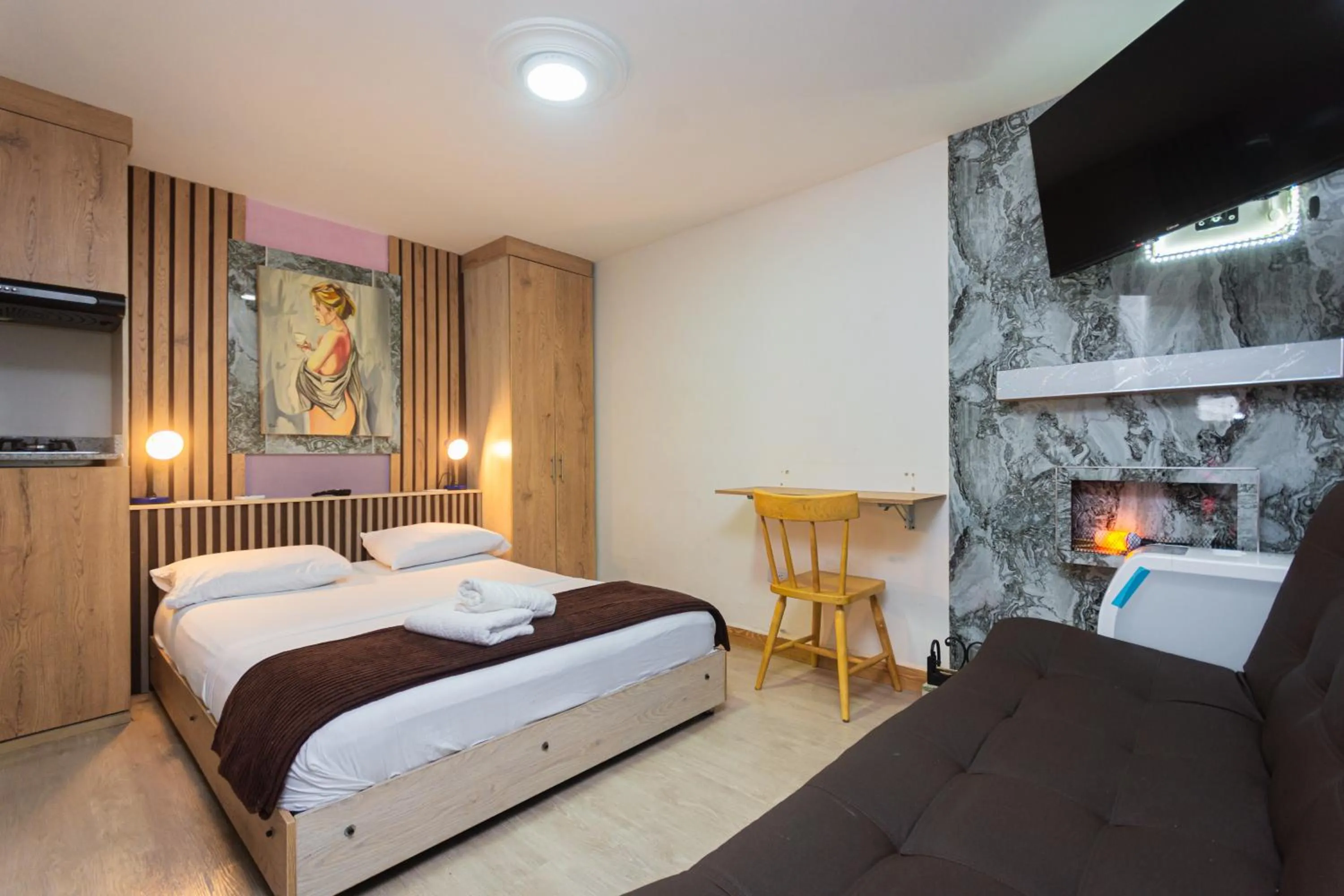 Standard Double Room in Hotel Lares 70 Laureles