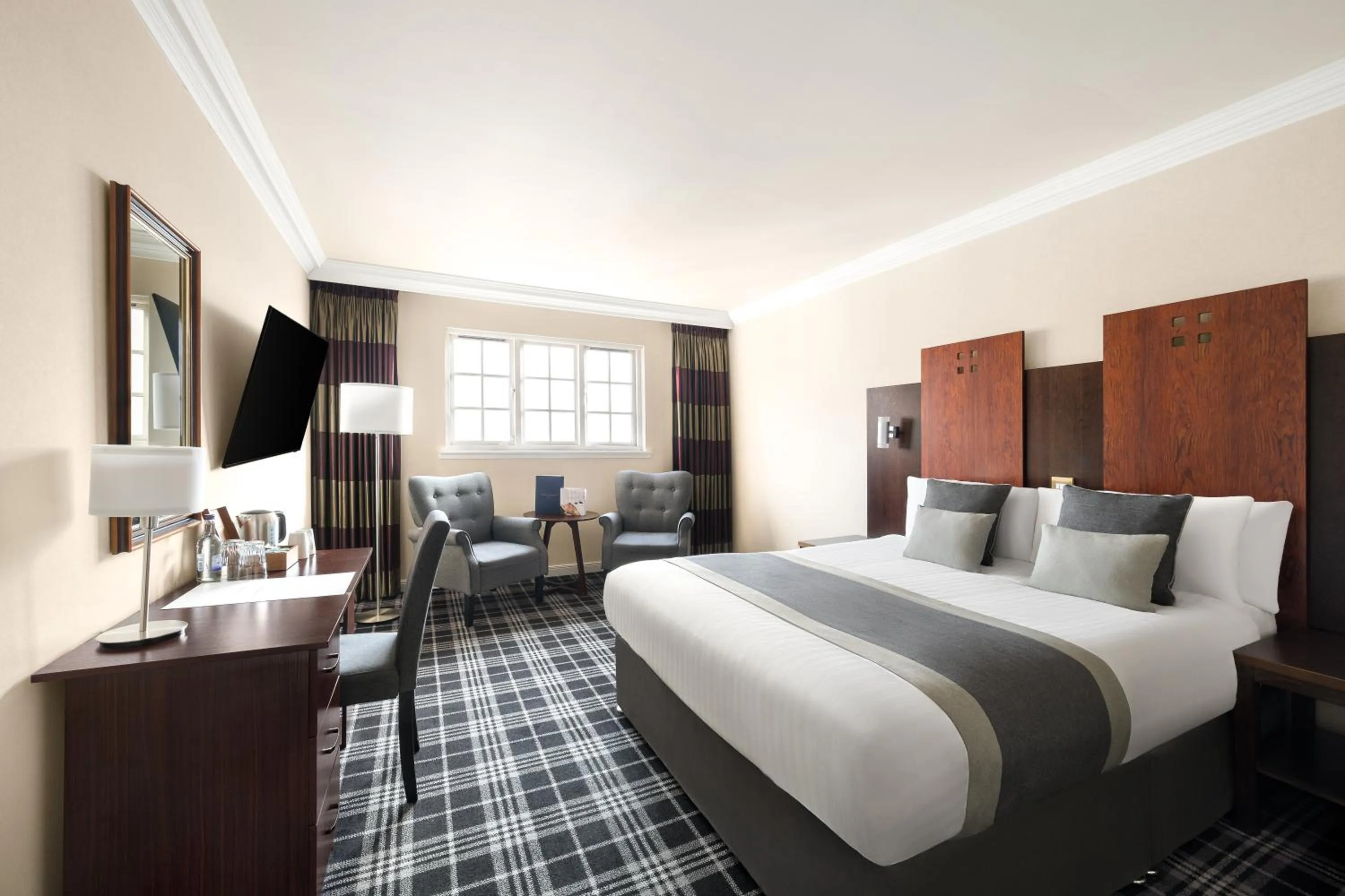 Deluxe Double Room in Stirling Highland Hotel- Part of the Cairn Collection
