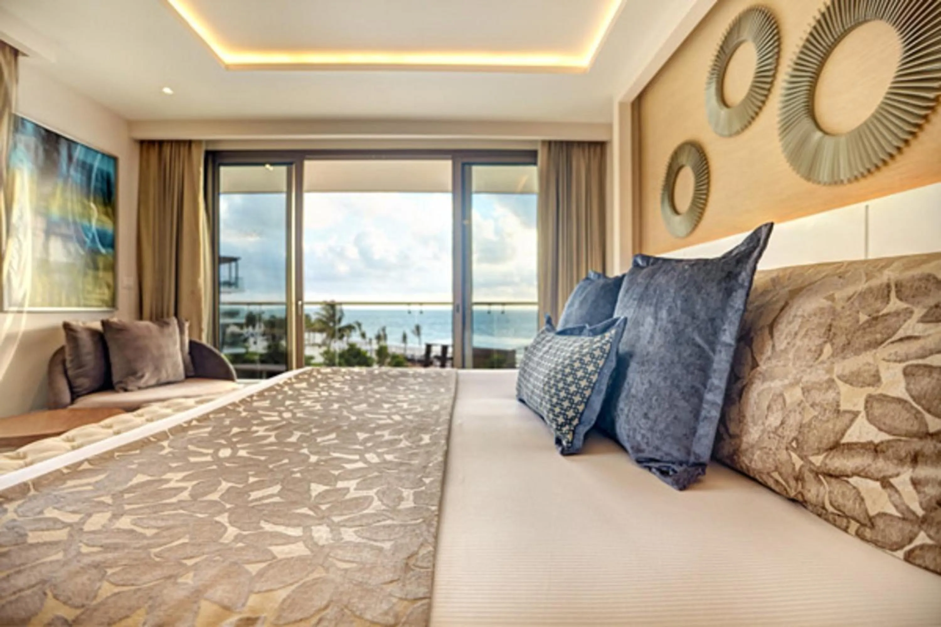 Luxury Suite Ocean View With Terrace Jacuzzi Diamond Club - single occupancy in Royalton Hideaway Riviera Cancun, An Autograph Collection All-Inclusive Resort - Adults Only
