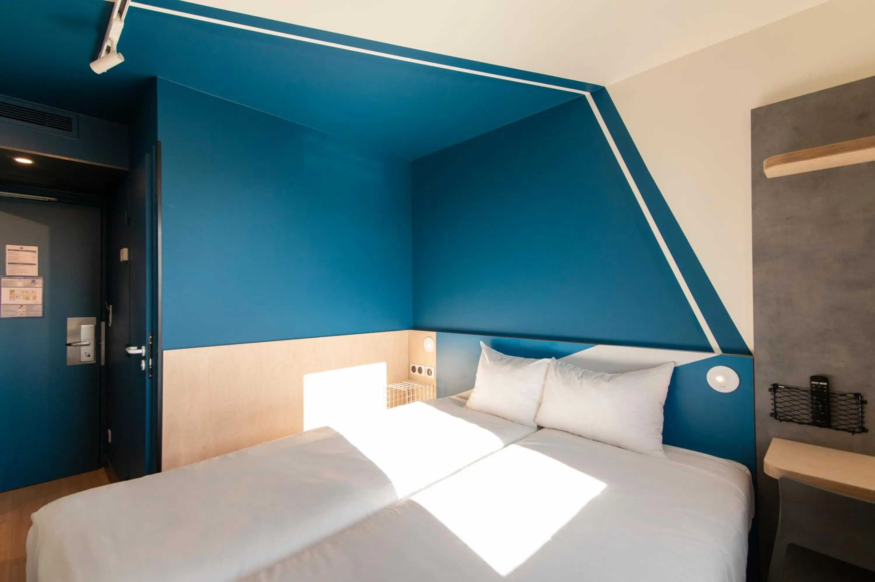 Twin Room in ibis budget Lyon Centre Confluence