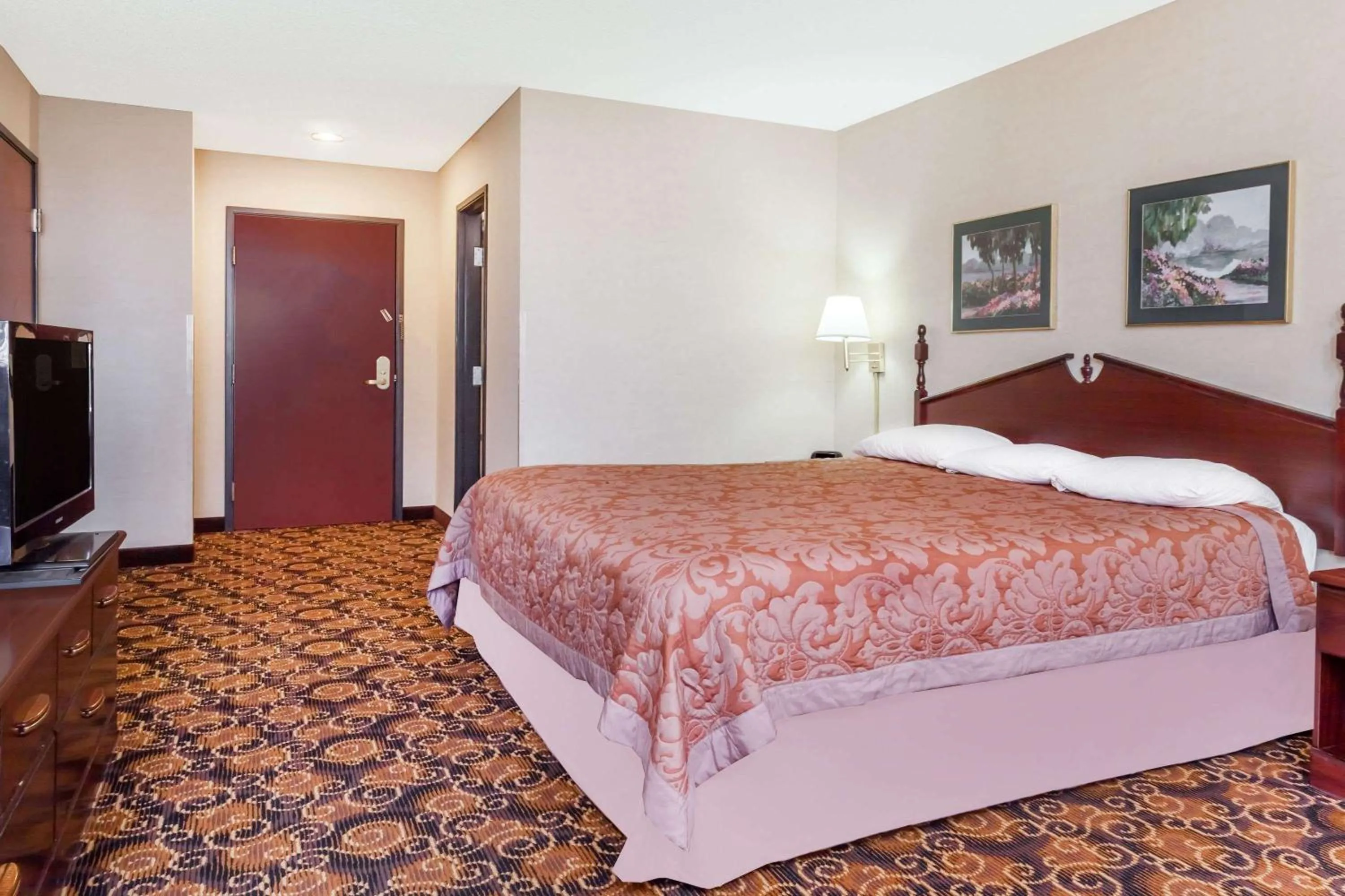 King Room - Non-Smoking in Super 8 by Wyndham Evansville North