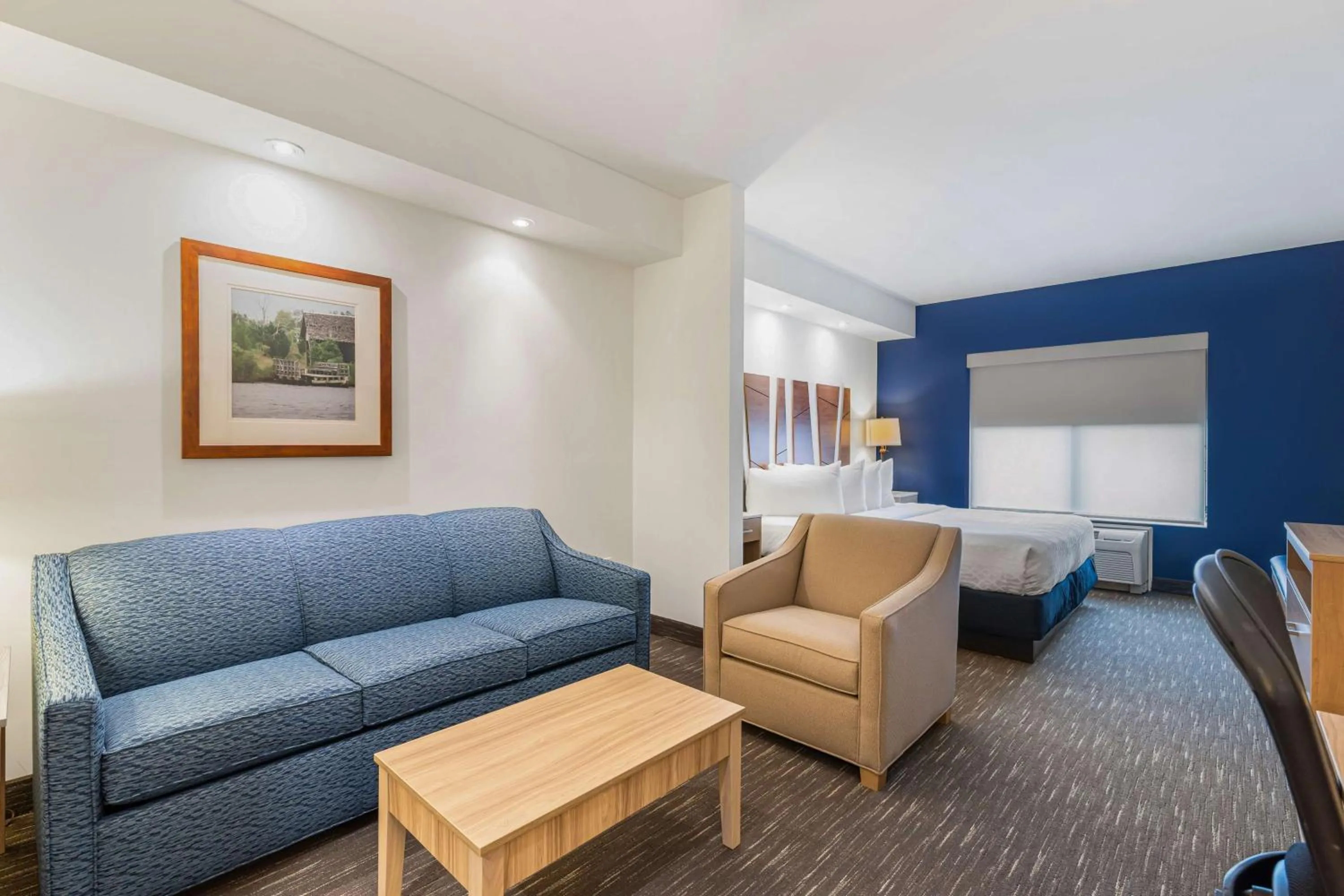 King Suite with Sofa Bed and Wet Bar in Best Western PLUS Westgate Inn and Suites