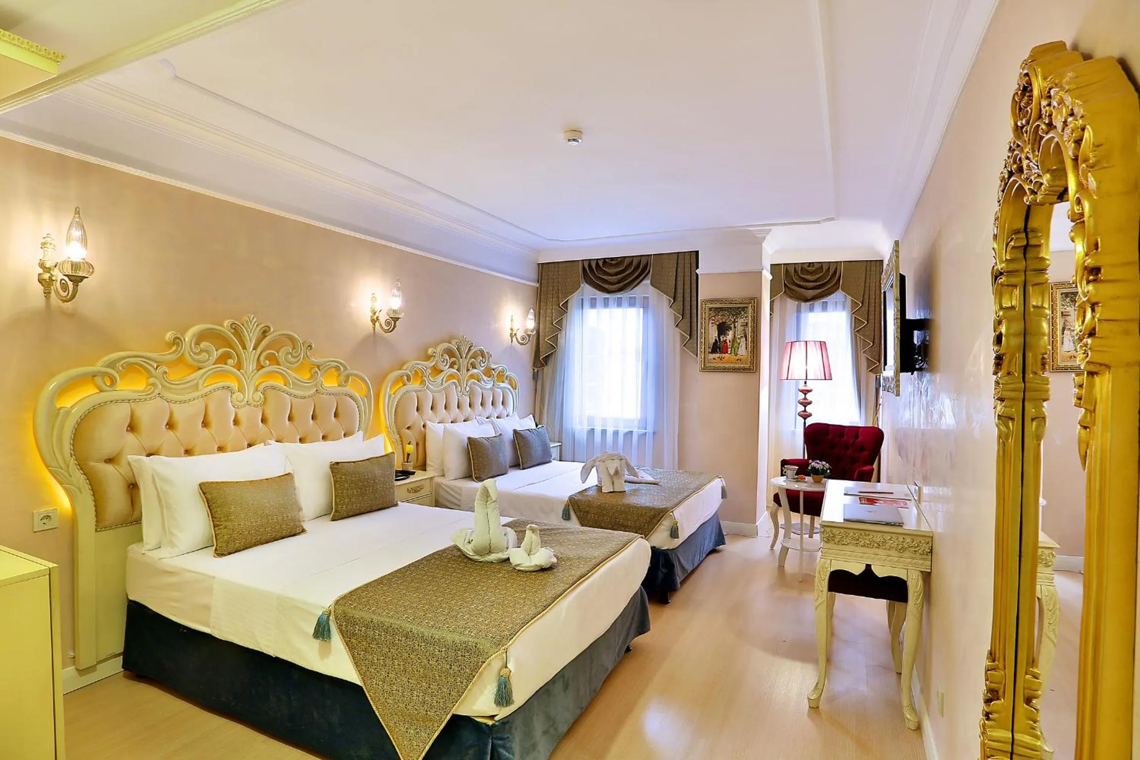 Quadruple Family Room in Edibe Sultan Hotel