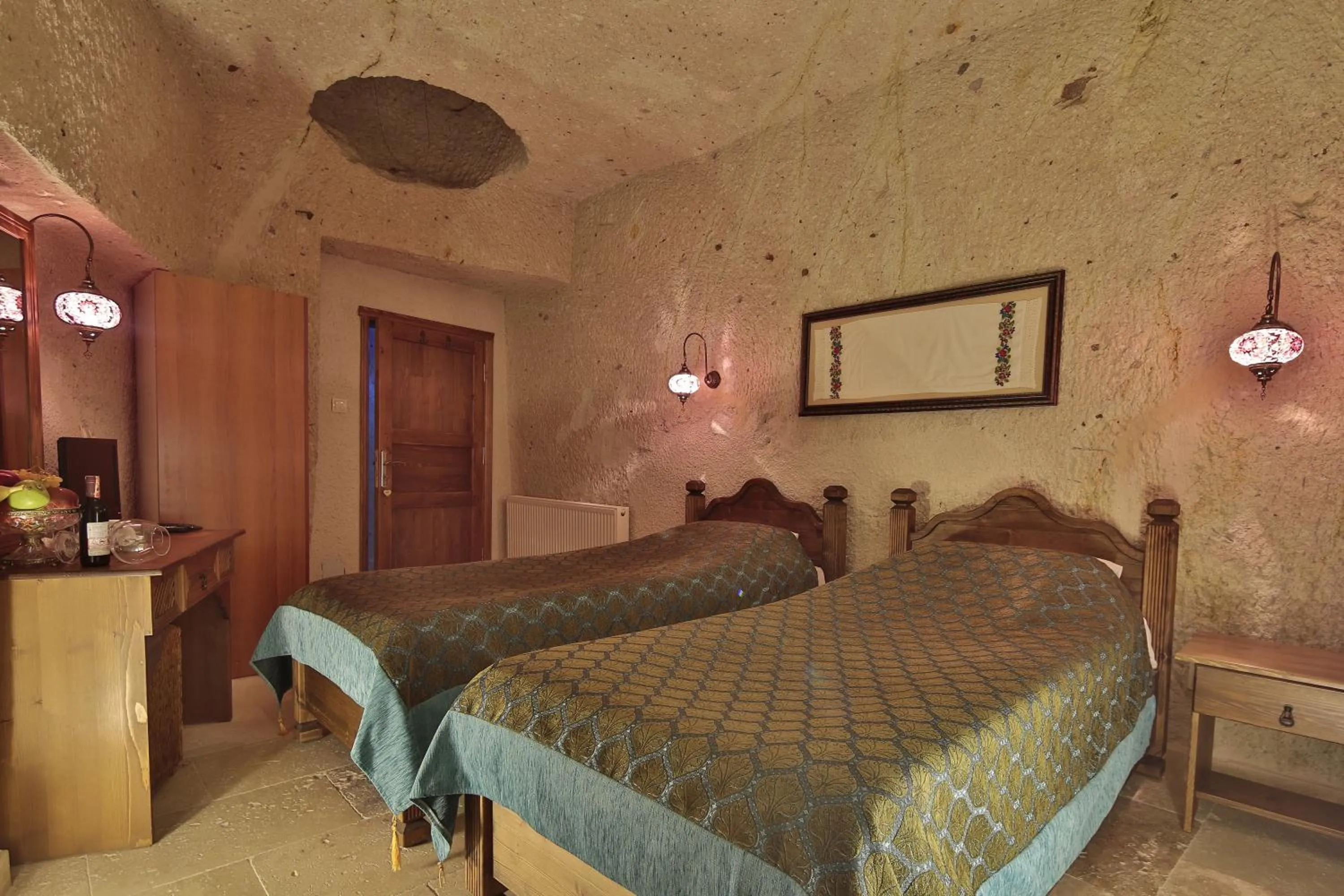 Deluxe Twin Room in Turkish Cave House