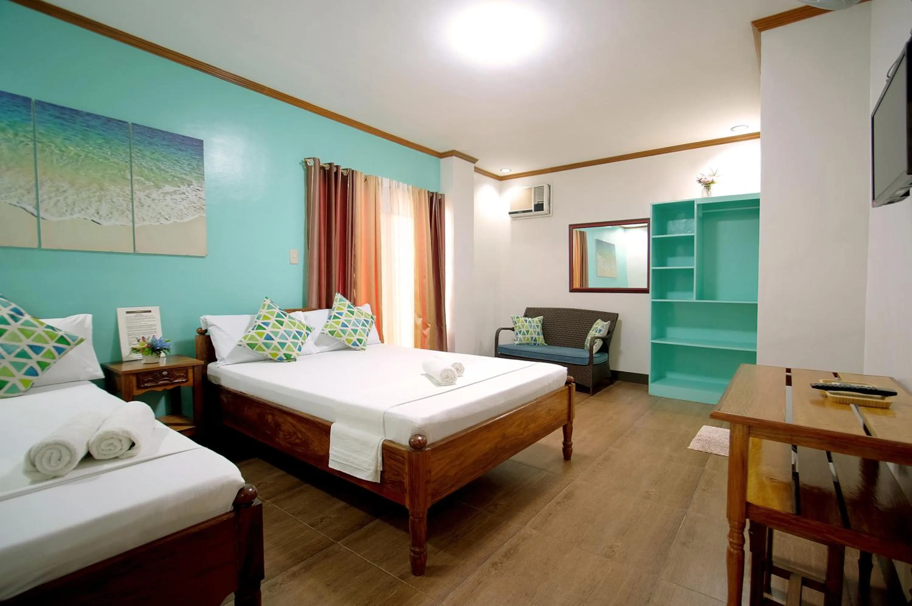 Quadruple Room with Private Bathroom in ISLANDS VIEW INN