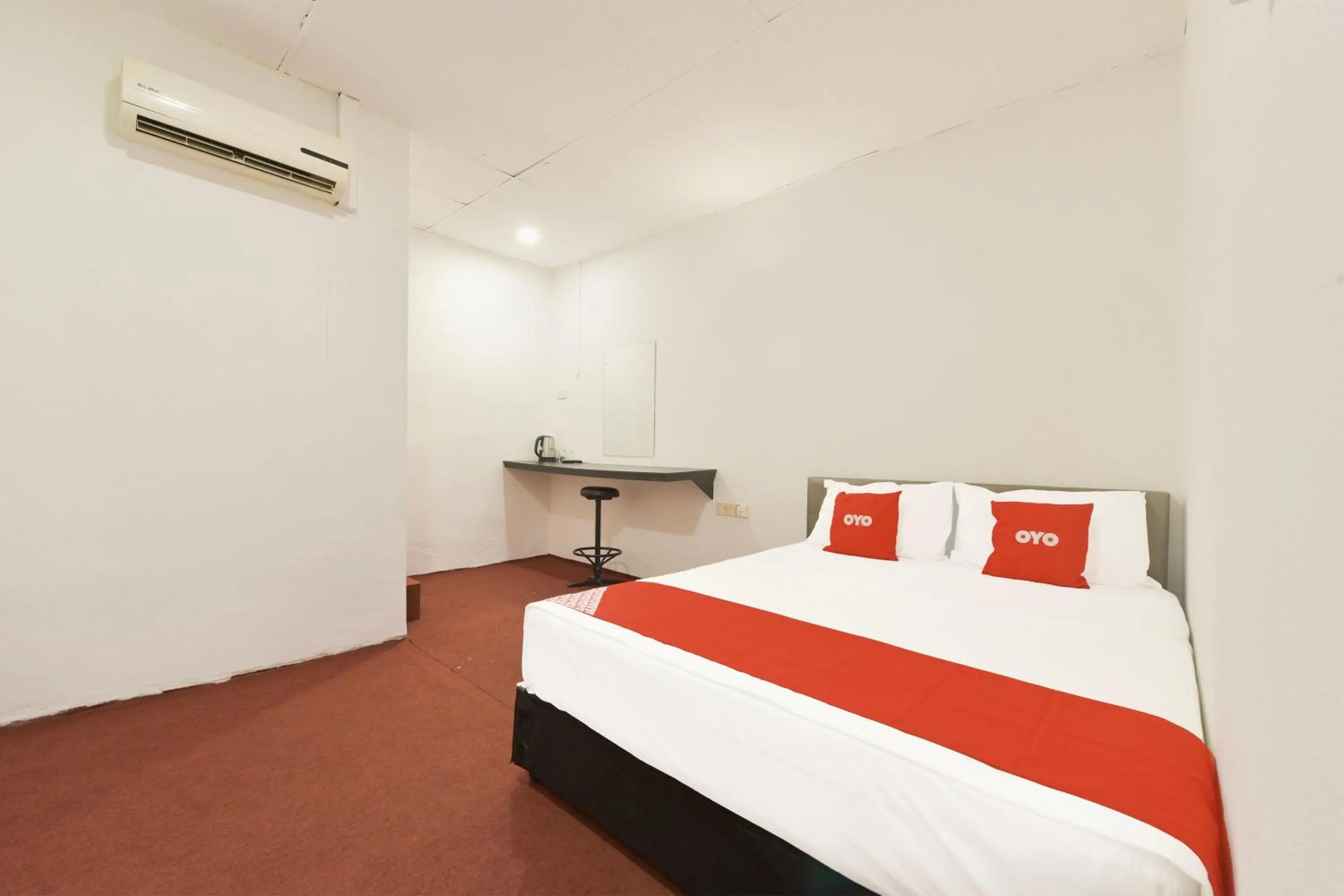 Deluxe Queen Room in Hotel O Gest Inn