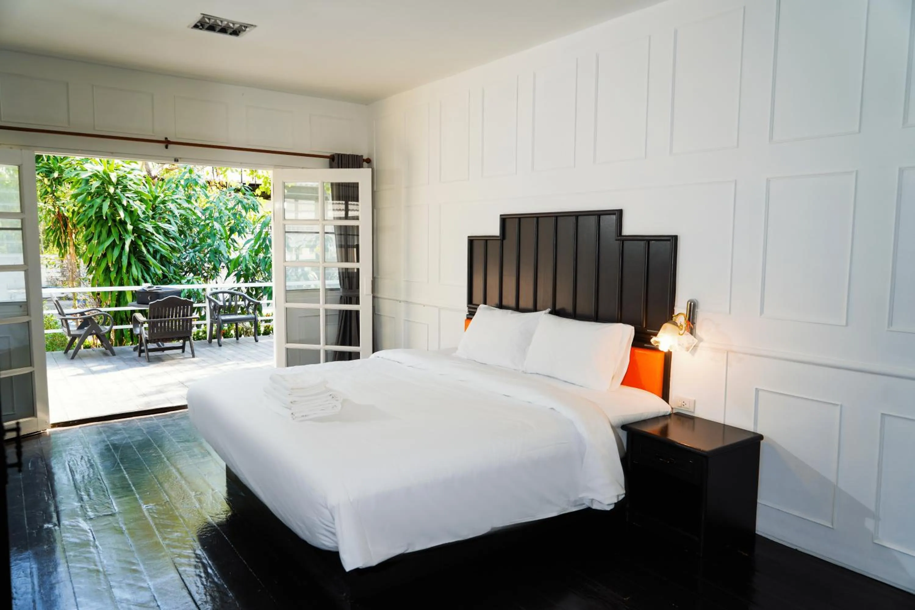 Deluxe Double Room in Luna Hut Resort