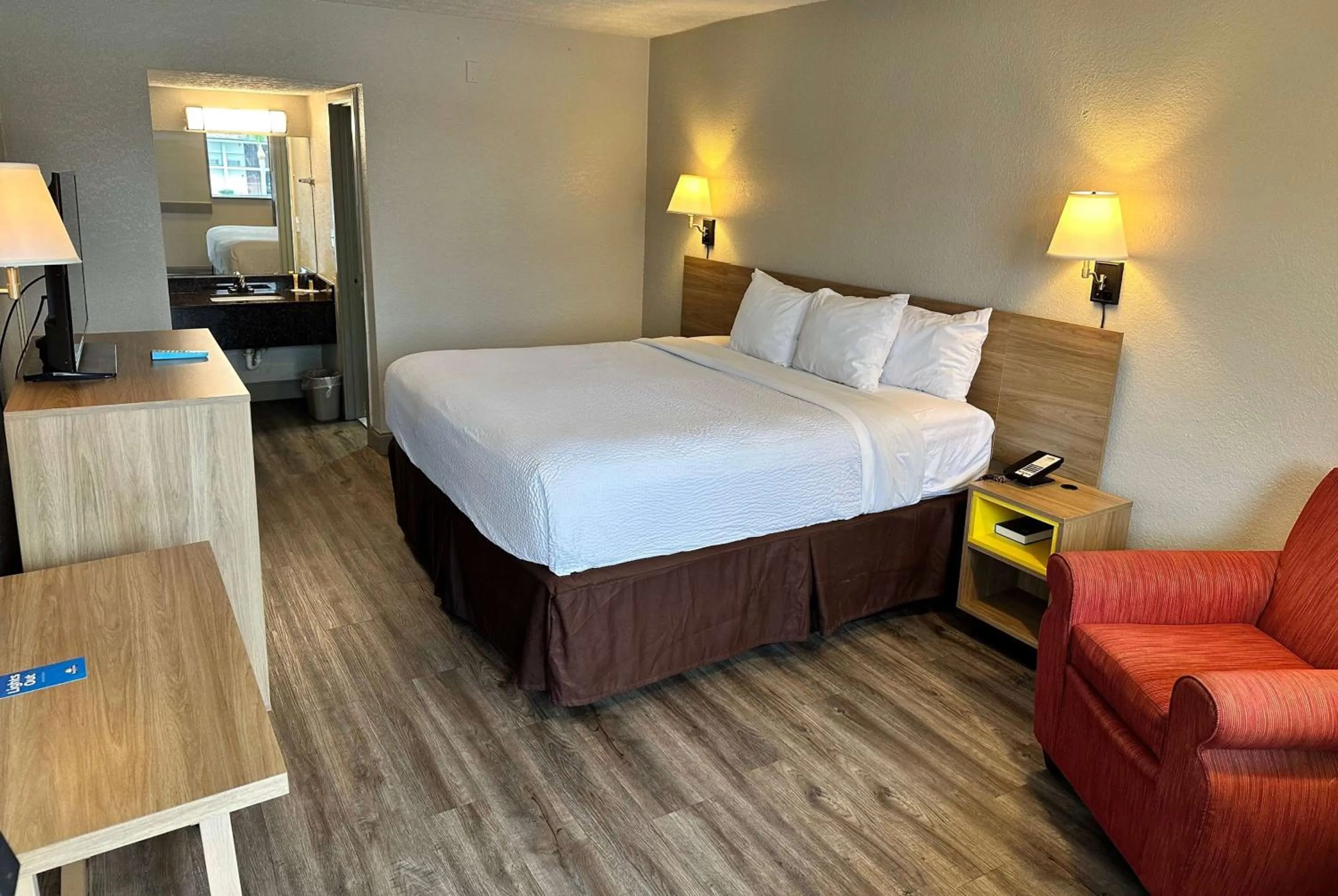 King Room - Non-Smoking in Days Inn by Wyndham St Augustine I-95-Outlet Mall