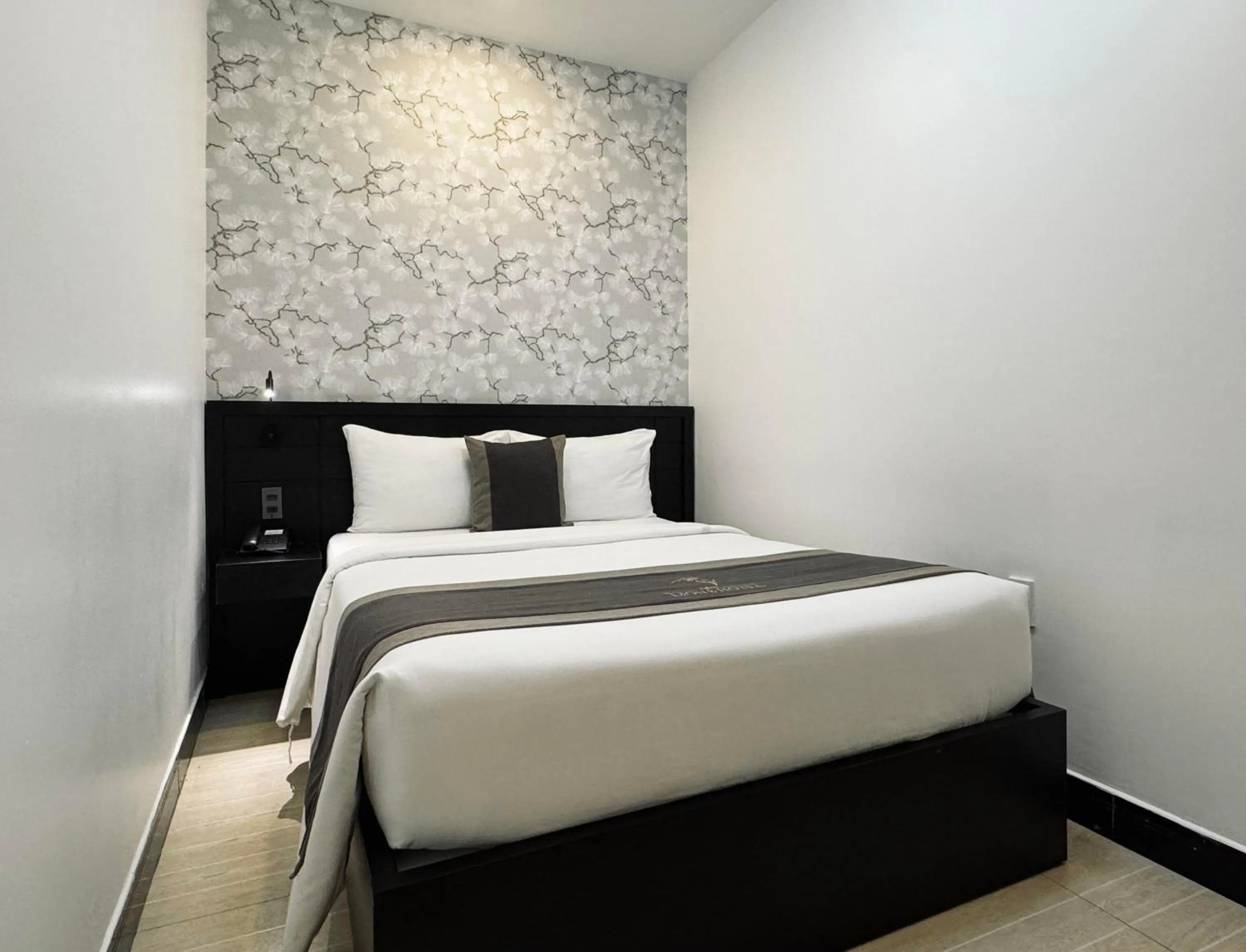 Small Single Room - single occupancy in LION 8 Hotel